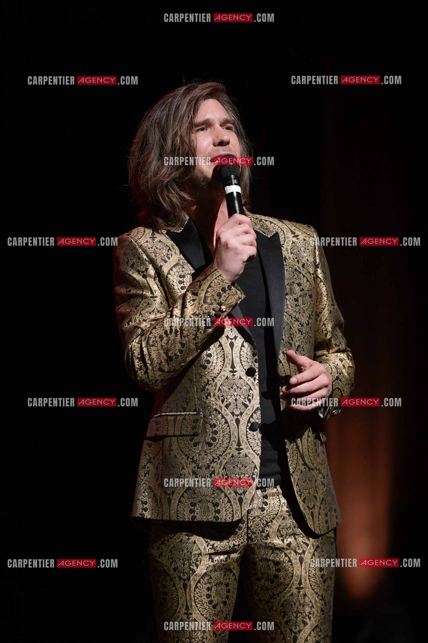 Le ténor Amaury Vassili en concert piano voix au théâtre de La Chaudronnerie à la Ciotat.   ( Exclusif )