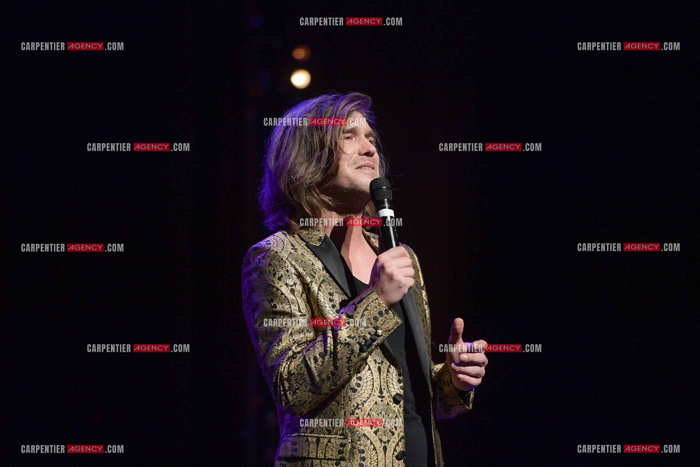 Le ténor Amaury Vassili en concert piano voix au théâtre de La Chaudronnerie à la Ciotat.   ( Exclusif )