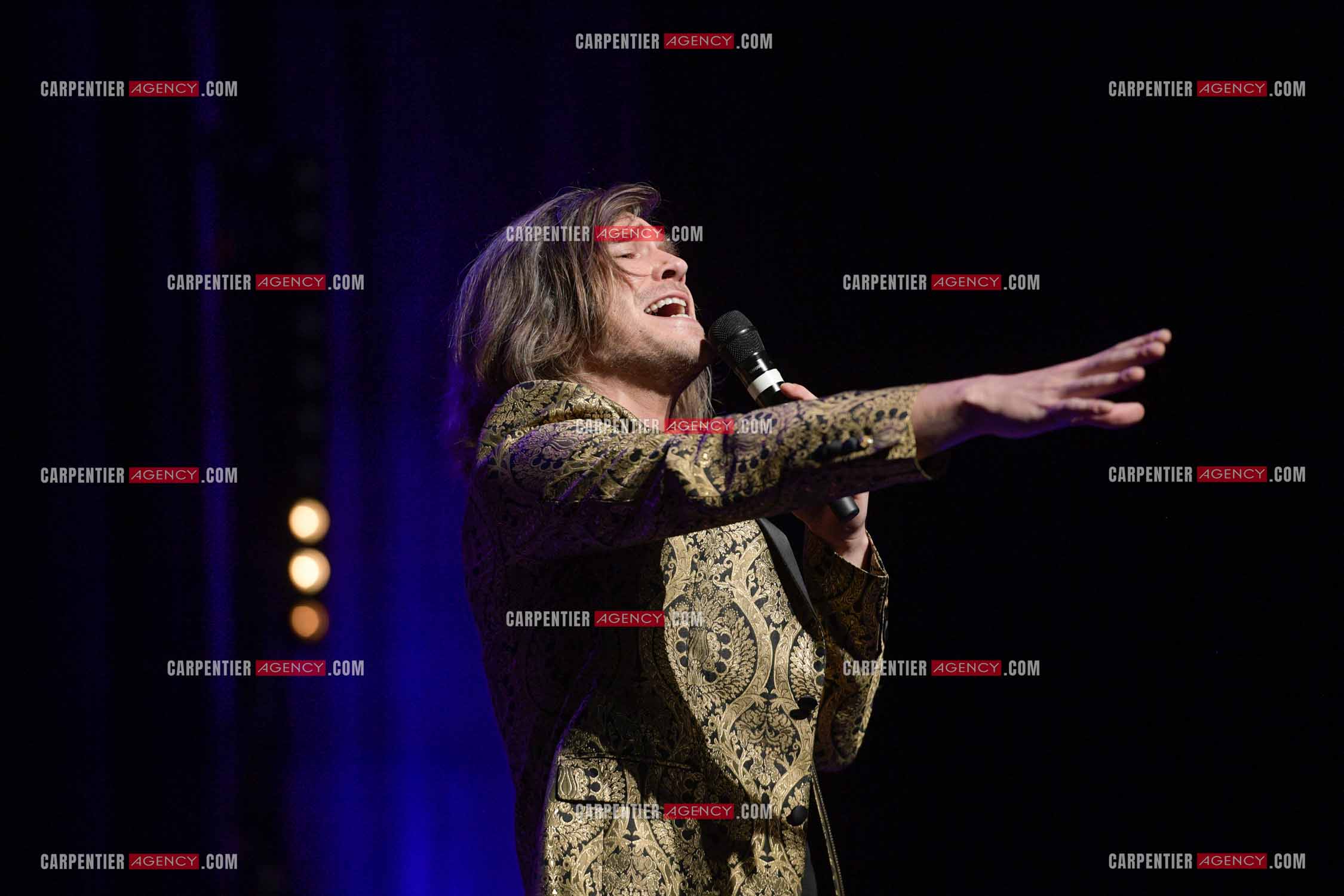 Le ténor Amaury Vassili en concert piano voix au théâtre de La Chaudronnerie à la Ciotat.   ( Exclusif )