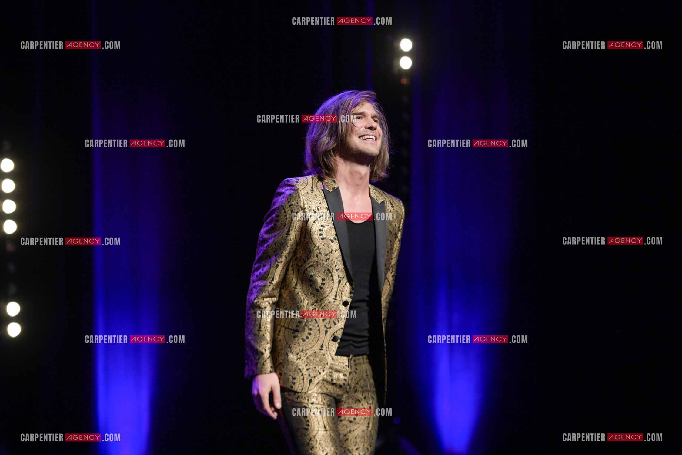 Le ténor Amaury Vassili en concert piano voix au théâtre de La Chaudronnerie à la Ciotat.   ( Exclusif )