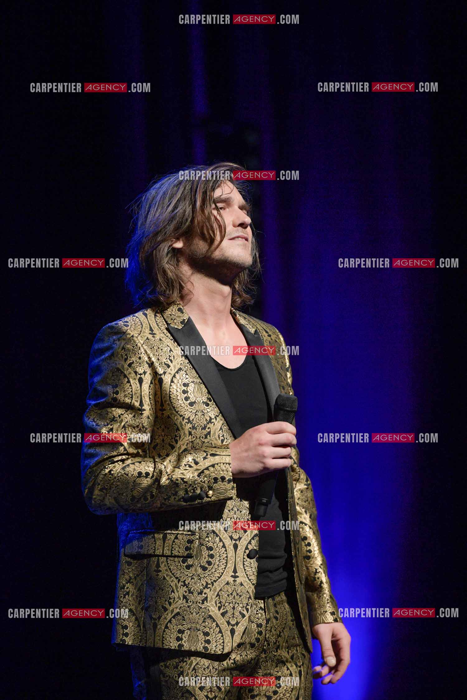 Le ténor Amaury Vassili en concert piano voix au théâtre de La Chaudronnerie à la Ciotat.   ( Exclusif )