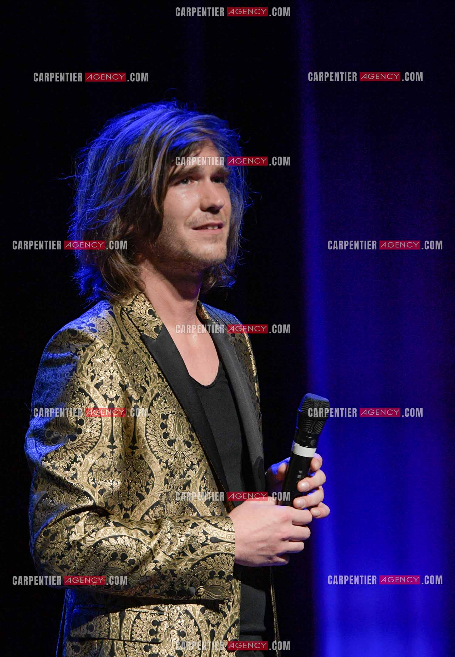 Le ténor Amaury Vassili en concert piano voix au théâtre de La Chaudronnerie à la Ciotat.   ( Exclusif )