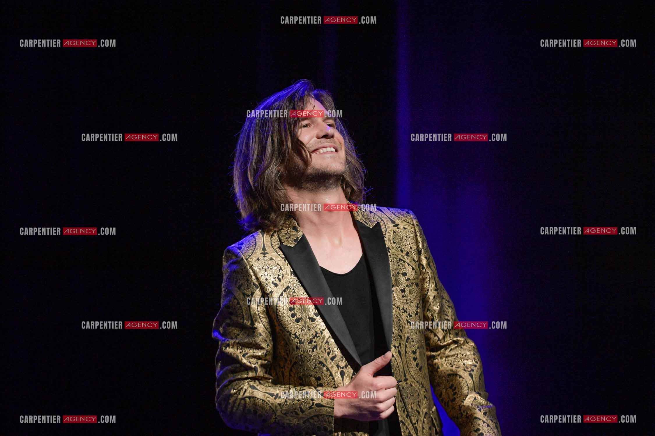 Le ténor Amaury Vassili en concert piano voix au théâtre de La Chaudronnerie à la Ciotat.   ( Exclusif )