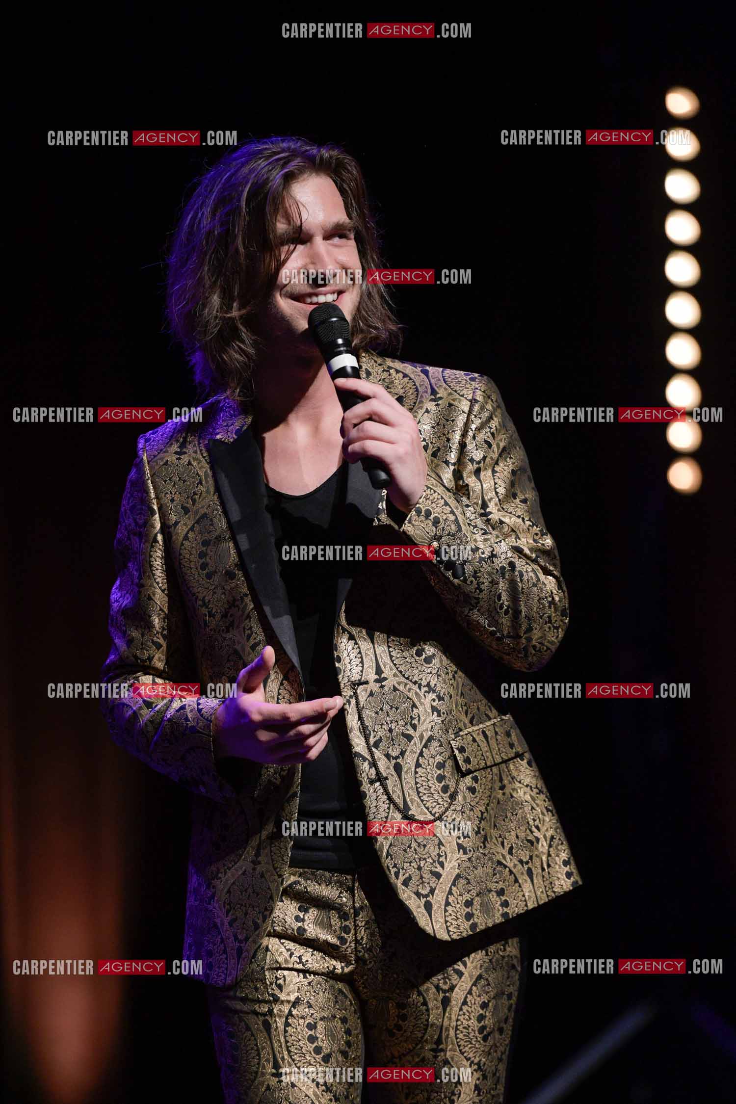 Le ténor Amaury Vassili en concert piano voix au théâtre de La Chaudronnerie à la Ciotat.   ( Exclusif )