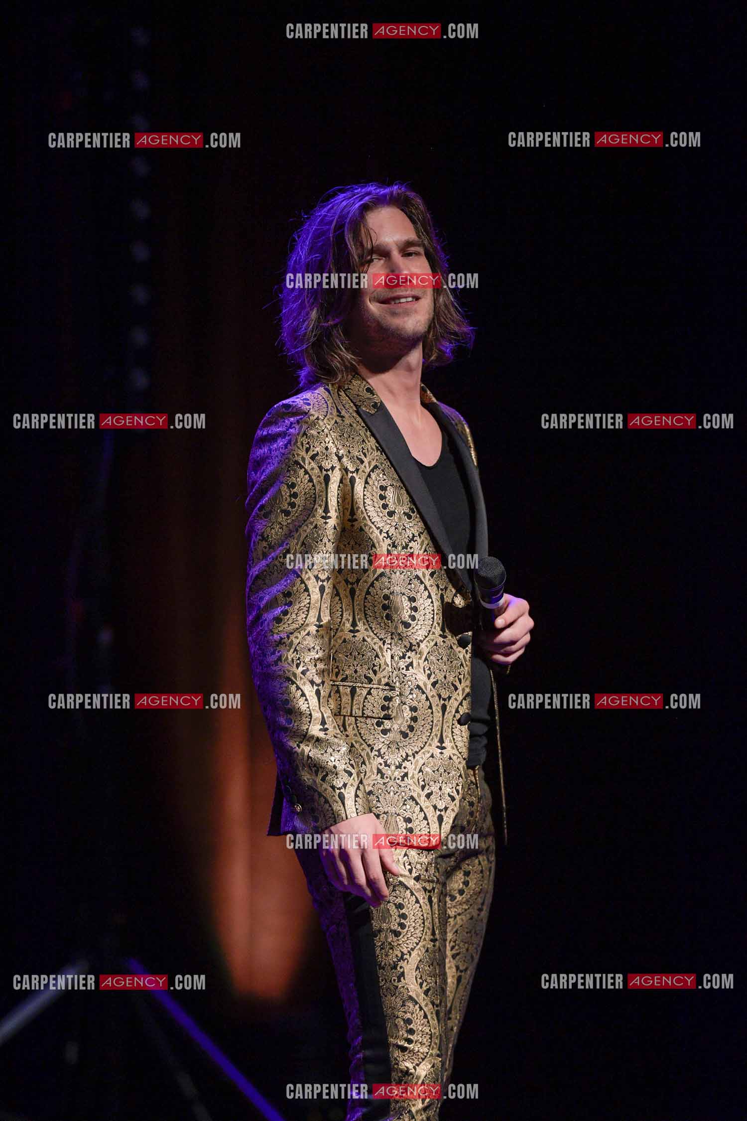 Le ténor Amaury Vassili en concert piano voix au théâtre de La Chaudronnerie à la Ciotat.   ( Exclusif )