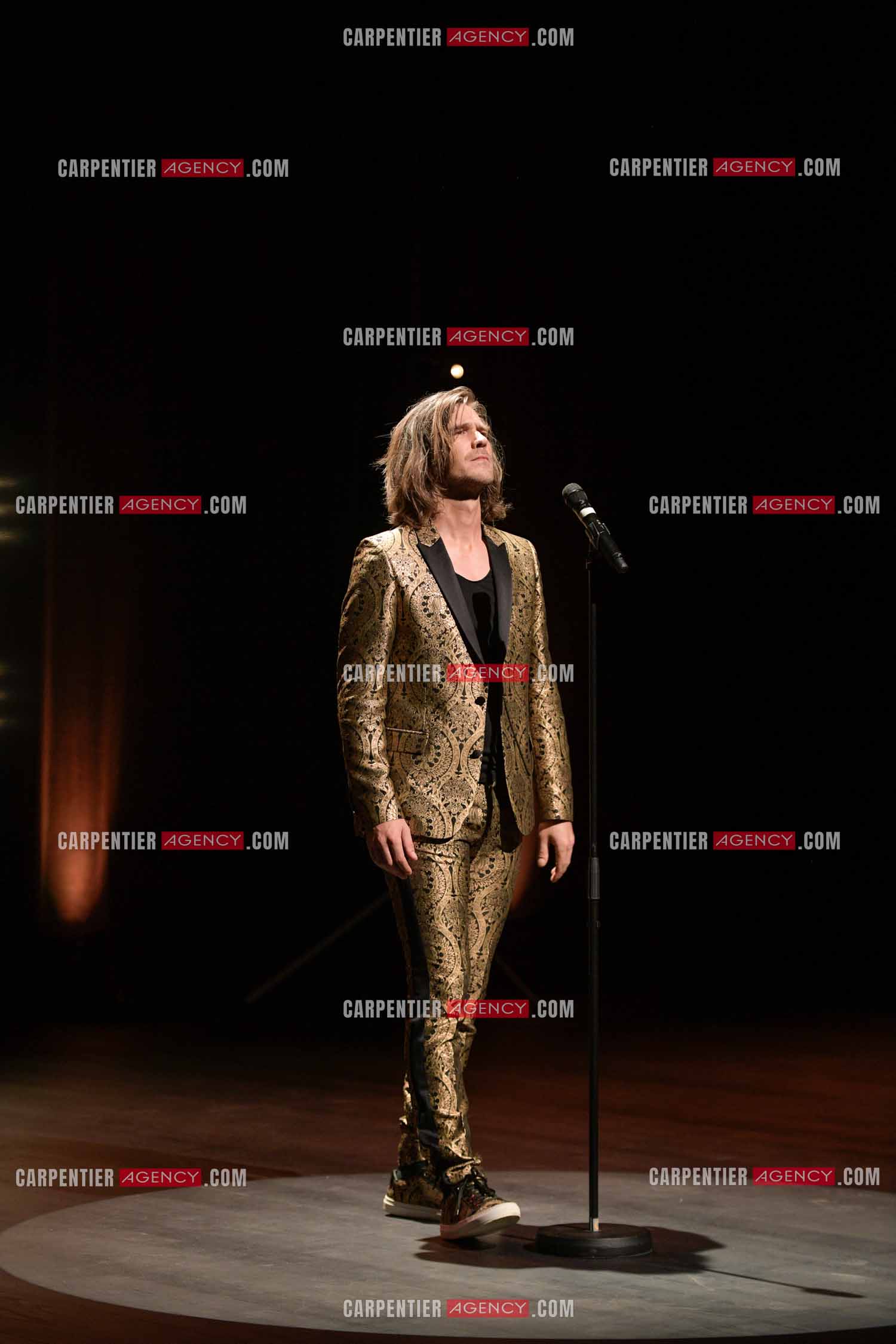 Le ténor Amaury Vassili en concert piano voix au théâtre de La Chaudronnerie à la Ciotat.   ( Exclusif )