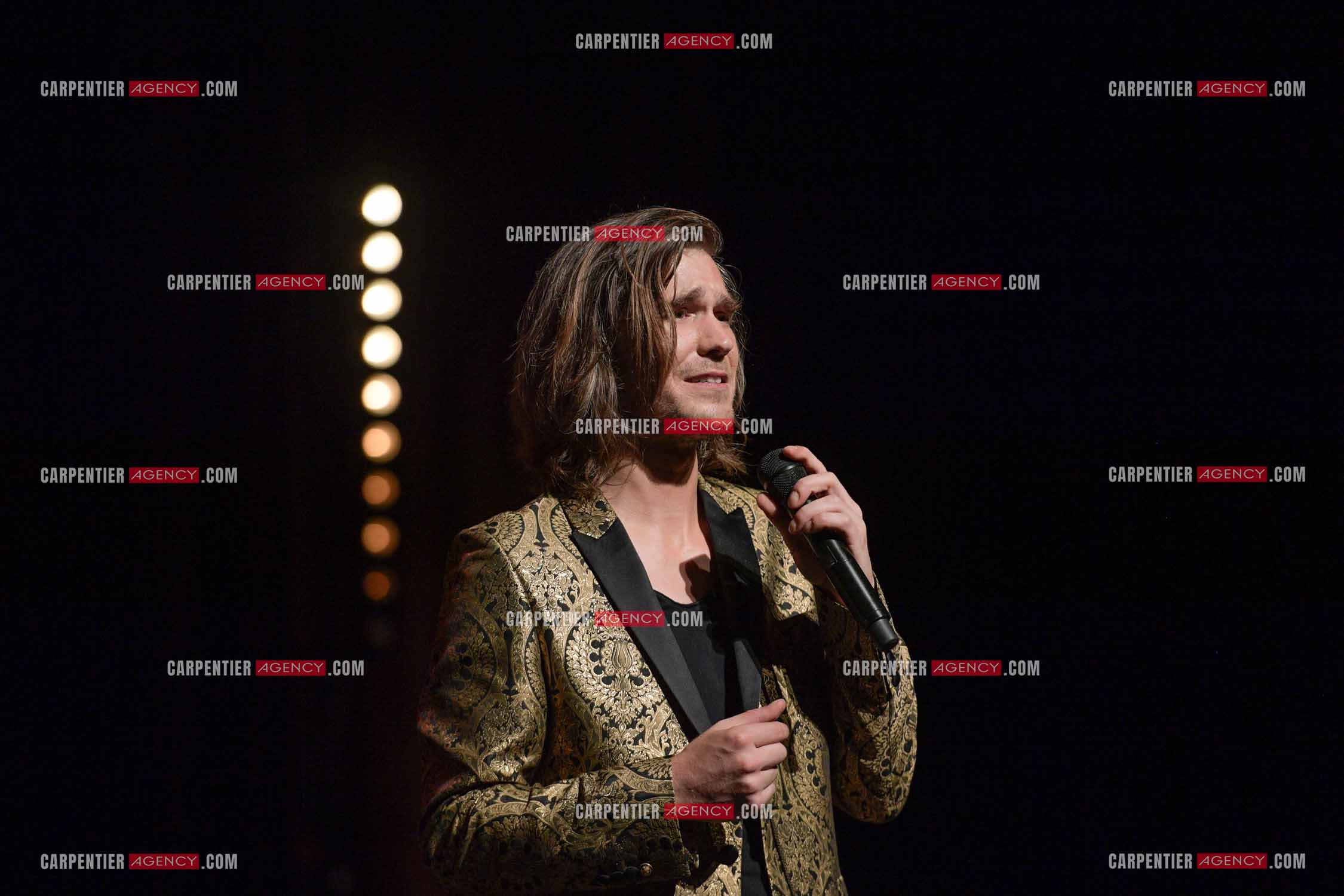 Le ténor Amaury Vassili en concert piano voix au théâtre de La Chaudronnerie à la Ciotat.   ( Exclusif )