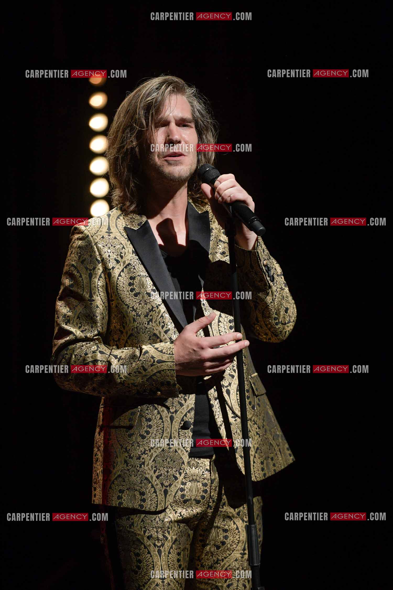 Le ténor Amaury Vassili en concert piano voix au théâtre de La Chaudronnerie à la Ciotat.   ( Exclusif )