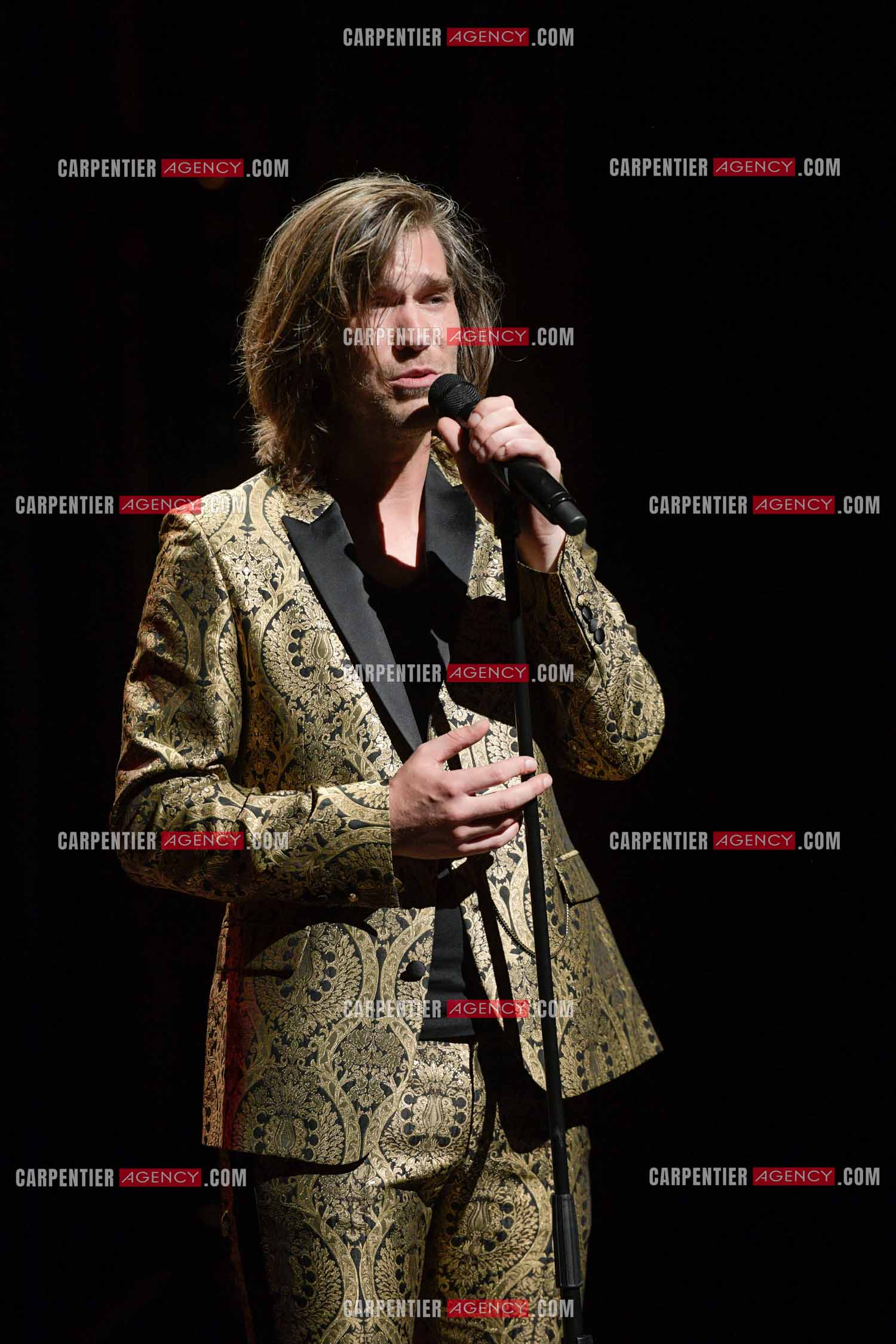 Le ténor Amaury Vassili en concert piano voix au théâtre de La Chaudronnerie à la Ciotat.   ( Exclusif )