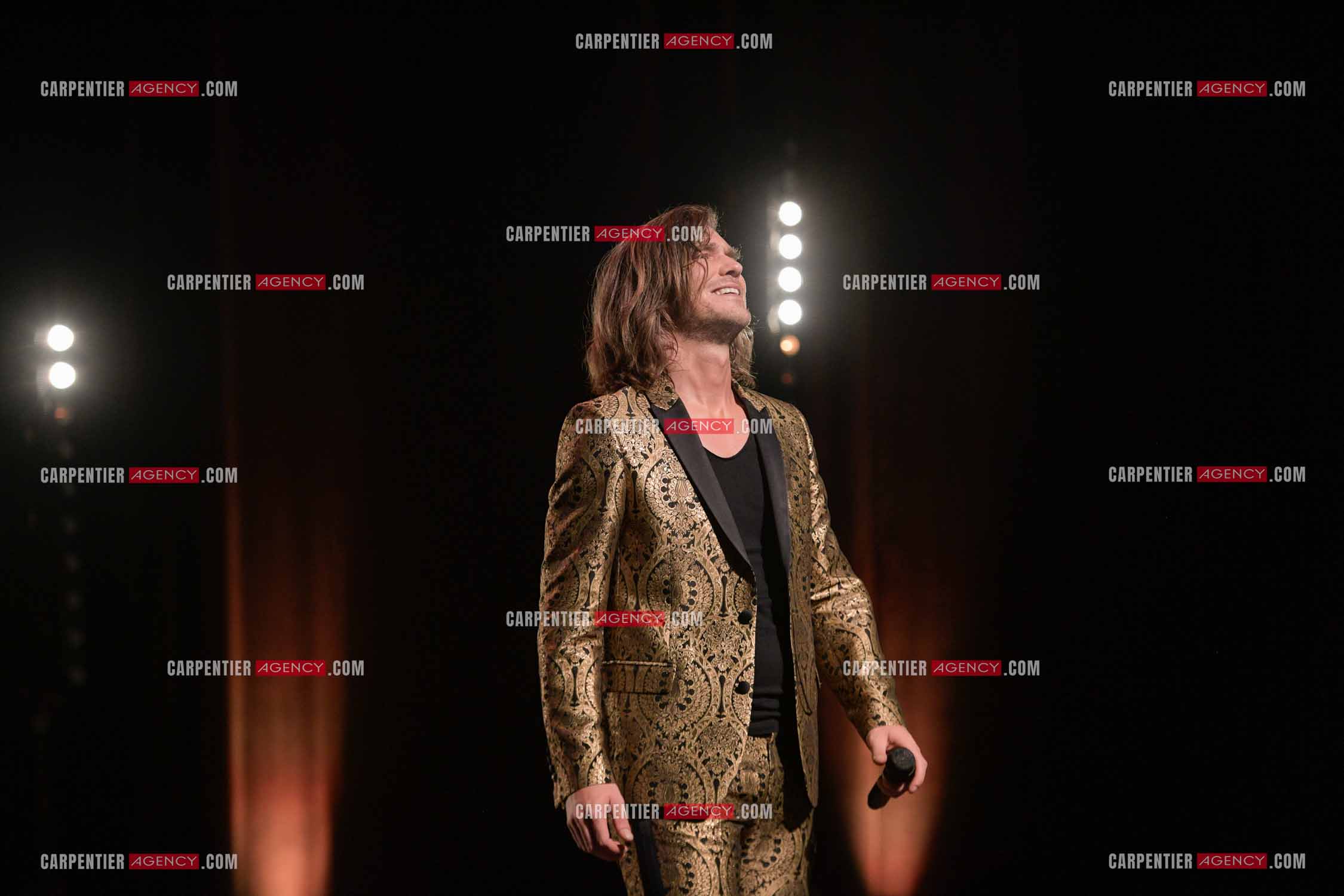 Le ténor Amaury Vassili en concert piano voix au théâtre de La Chaudronnerie à la Ciotat.   ( Exclusif )