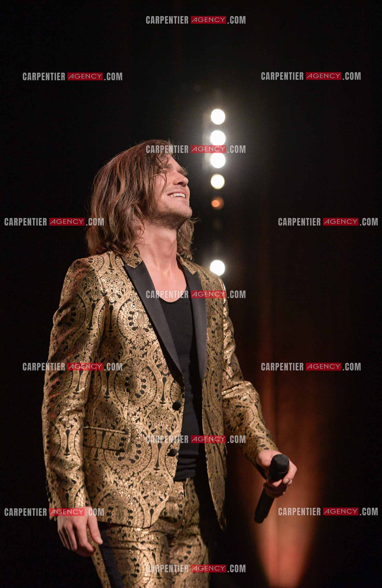 Le ténor Amaury Vassili en concert piano voix au théâtre de La Chaudronnerie à la Ciotat.   ( Exclusif )