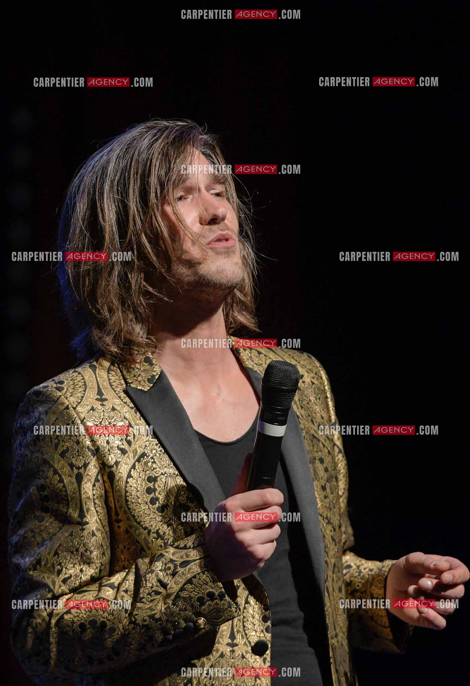Le ténor Amaury Vassili en concert piano voix au théâtre de La Chaudronnerie à la Ciotat.   ( Exclusif )