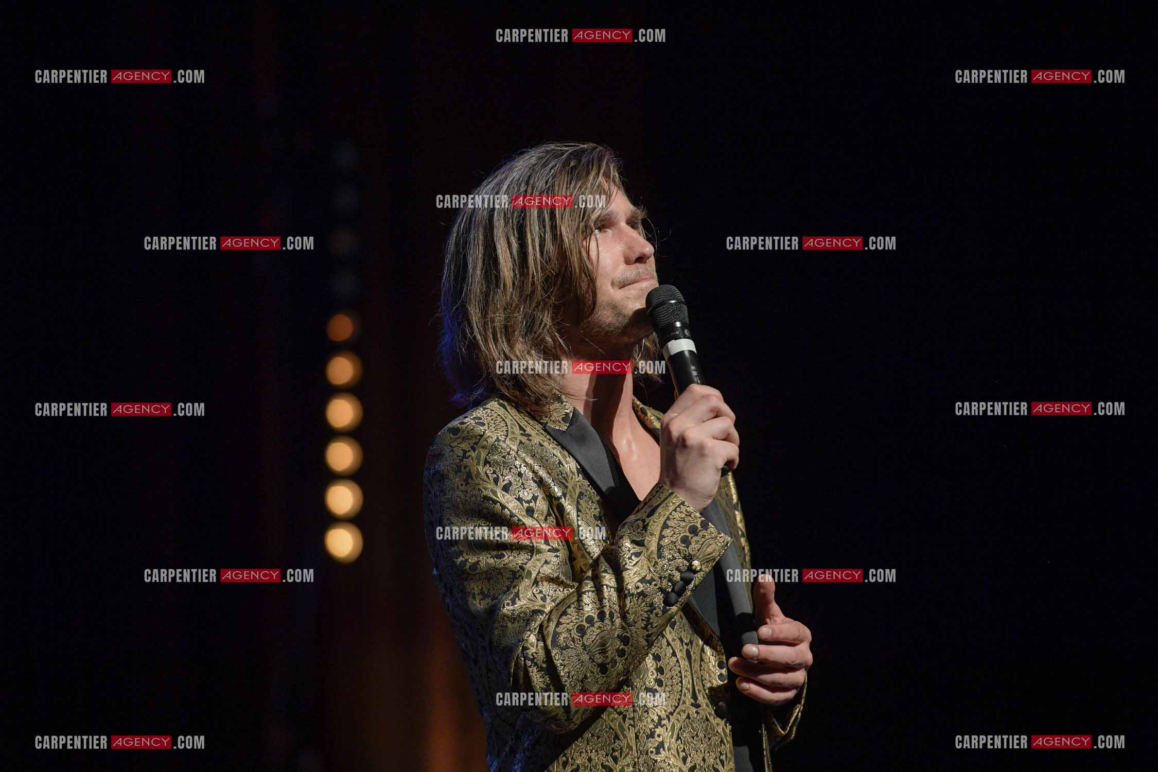 Le ténor Amaury Vassili en concert piano voix au théâtre de La Chaudronnerie à la Ciotat.   ( Exclusif )