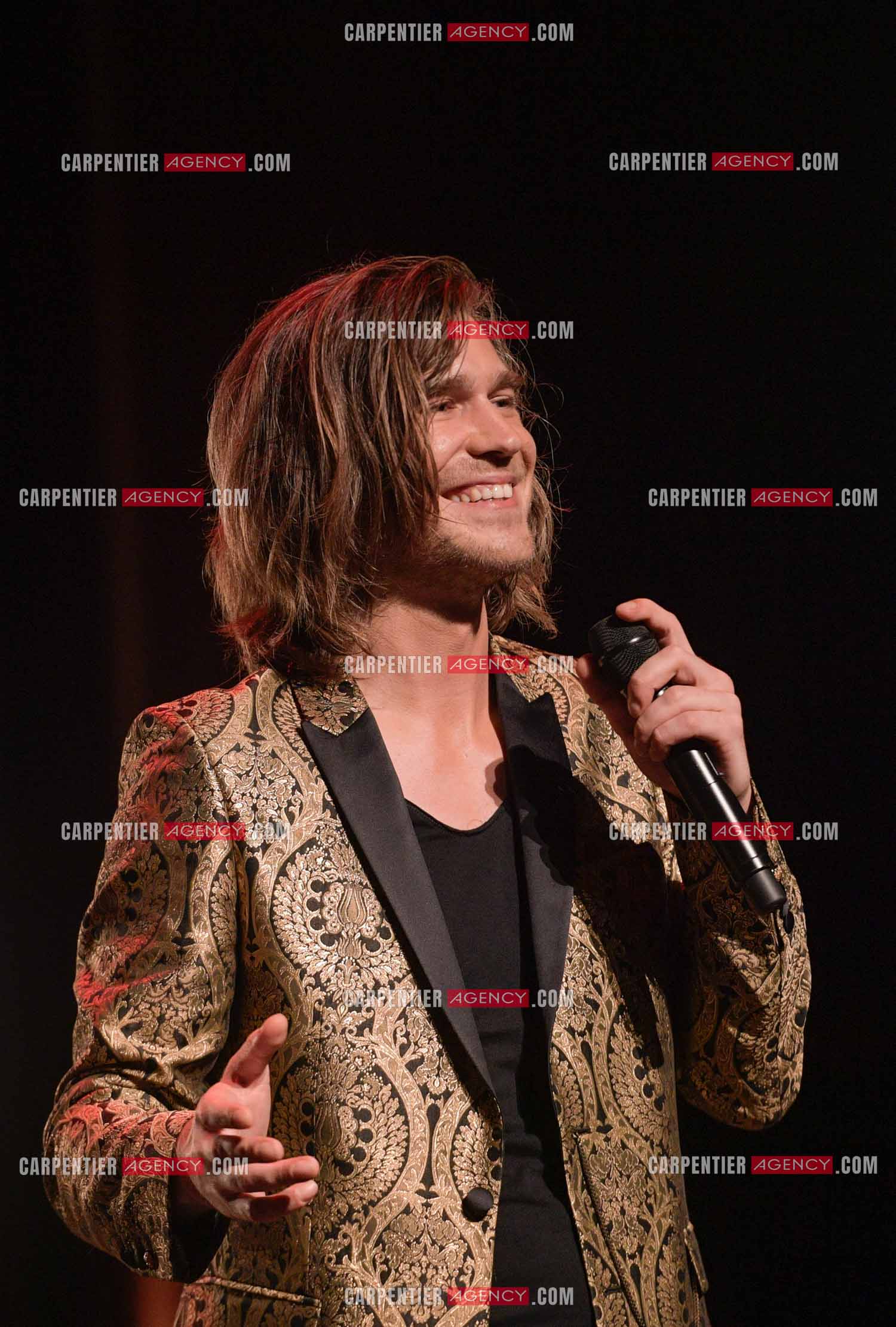 Le ténor Amaury Vassili en concert piano voix au théâtre de La Chaudronnerie à la Ciotat.   ( Exclusif )