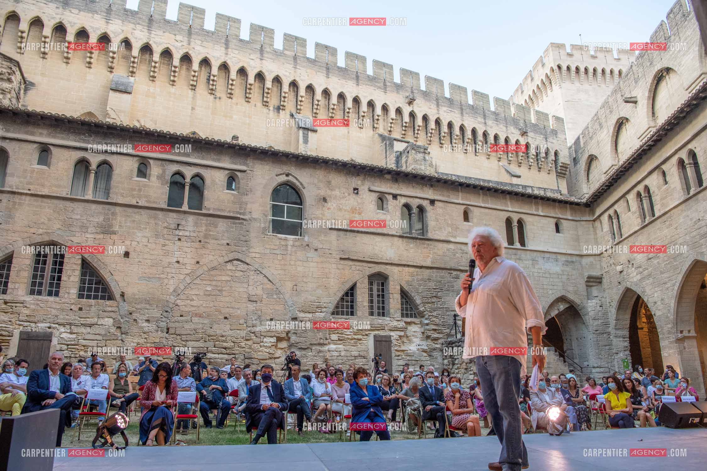 Roselyne Bachelot-Narquin, ministre de la Culture en déplacement a Avignon pour une Visite du Palais des Papes et échanges avec les artistes et les directrices et directeurs des théâtres suivi d'un spectacle vivant de clôture du festival Le souffle d’Avignon.