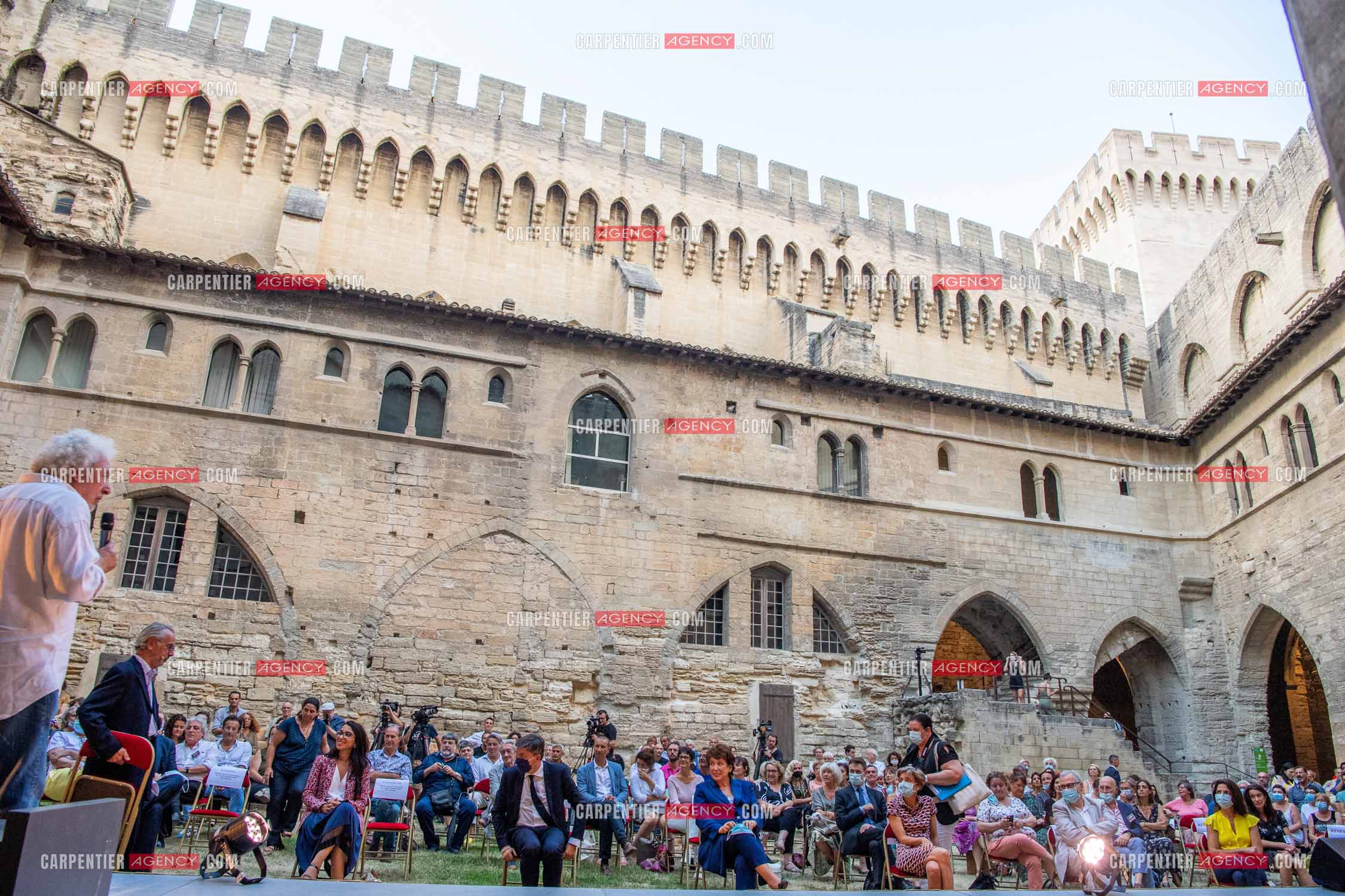 Roselyne Bachelot-Narquin, ministre de la Culture en déplacement a Avignon pour une Visite du Palais des Papes et échanges avec les artistes et les directrices et directeurs des théâtres suivi d'un spectacle vivant de clôture du festival Le souffle d’Avignon.
