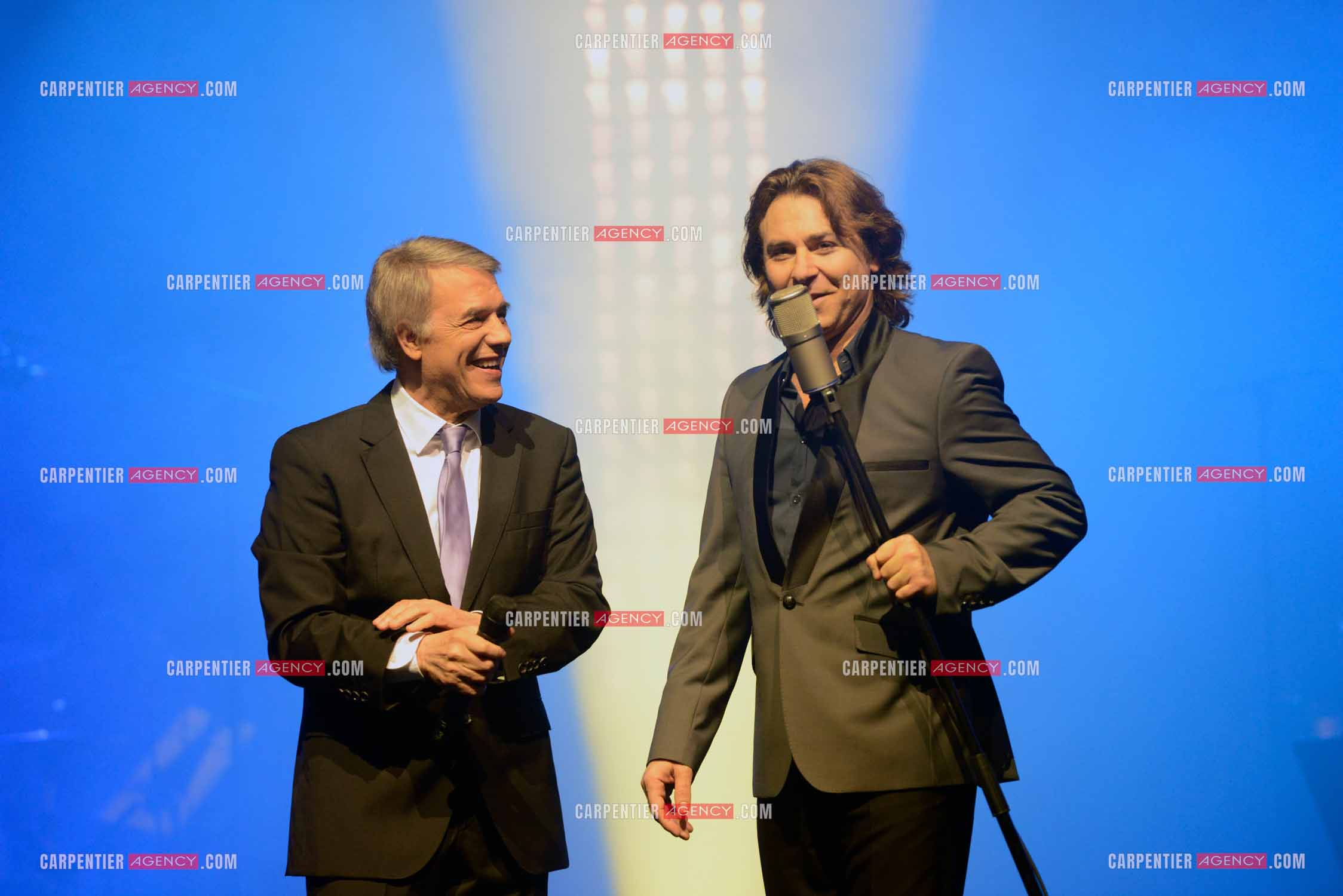 Le chanteur Salvatore Adamo venu rejoindre son ami Roberto Alagna pour un duo lors de son concert à Lille.           ( Exclusif )