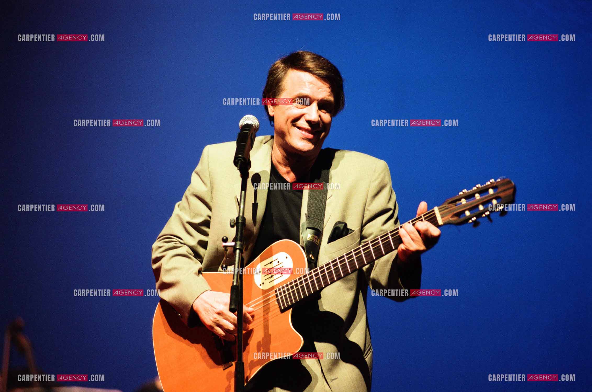 Le chanteur Salvatore Adamo lors de son Olympia en 1998.