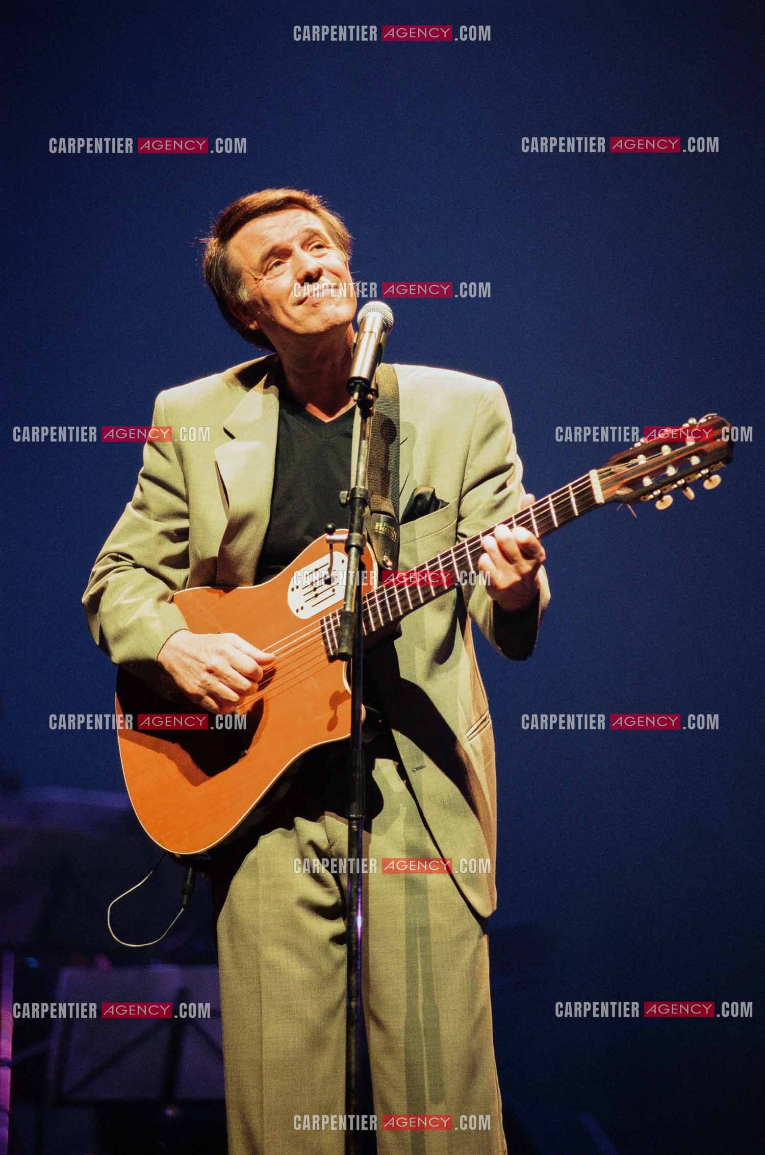 Le chanteur Salvatore Adamo lors de son Olympia en 1998.