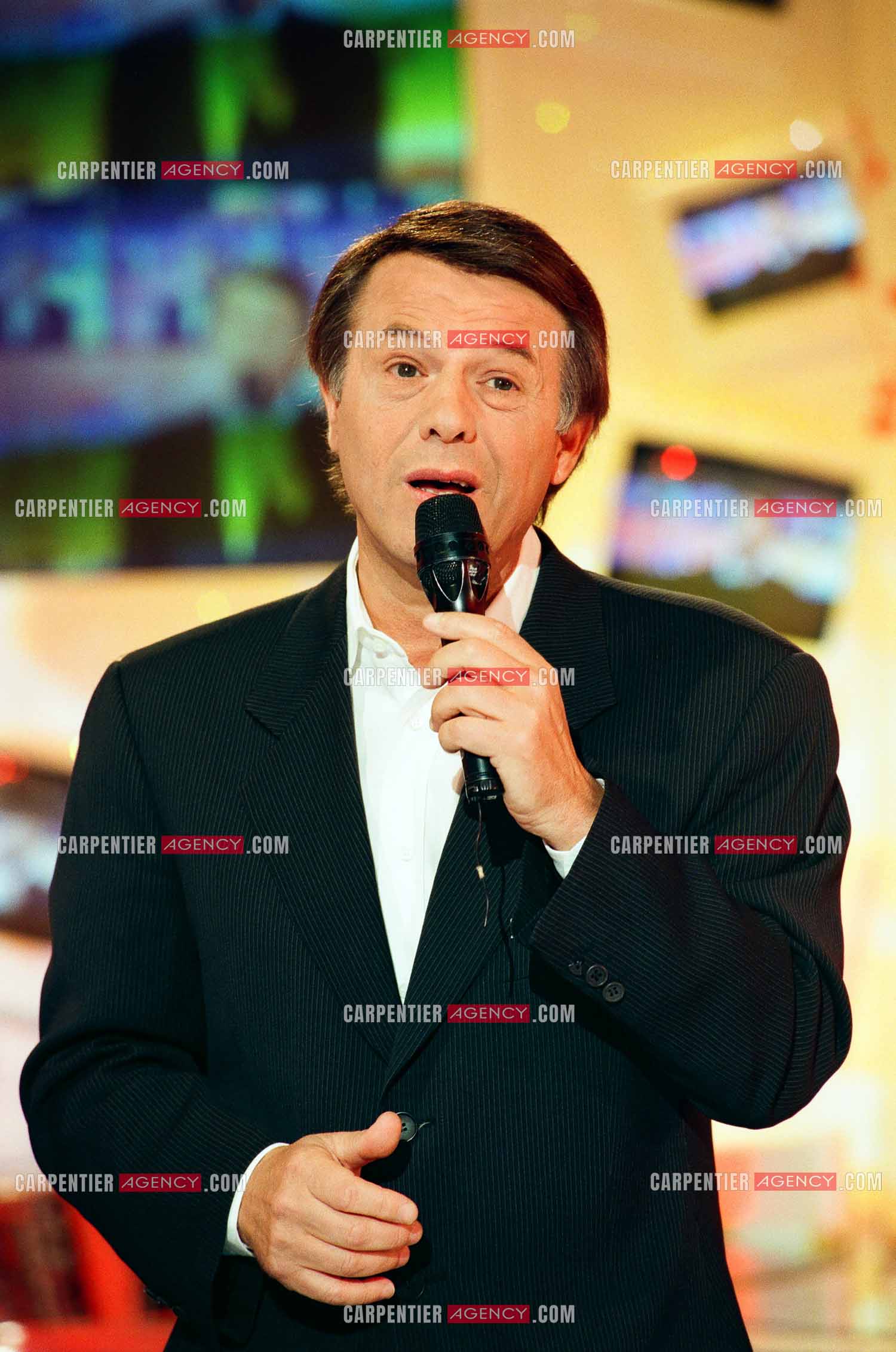 Le chanteur Salvatore Adamo invité de l'émission “ La chance aux chansons “.     ( Exclusif )