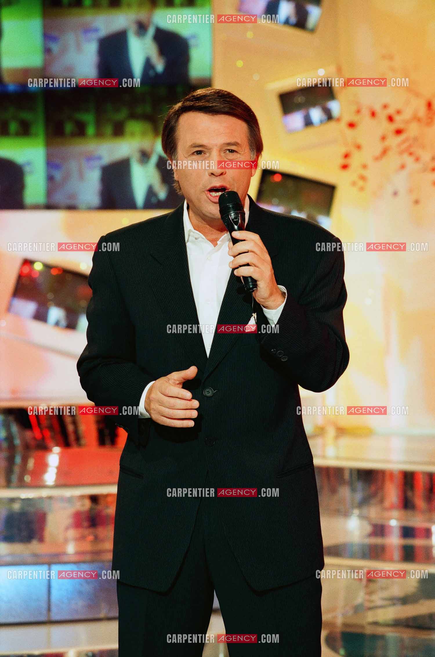 Le chanteur Salvatore Adamo invité de l'émission “ La chance aux chansons “.     ( Exclusif )