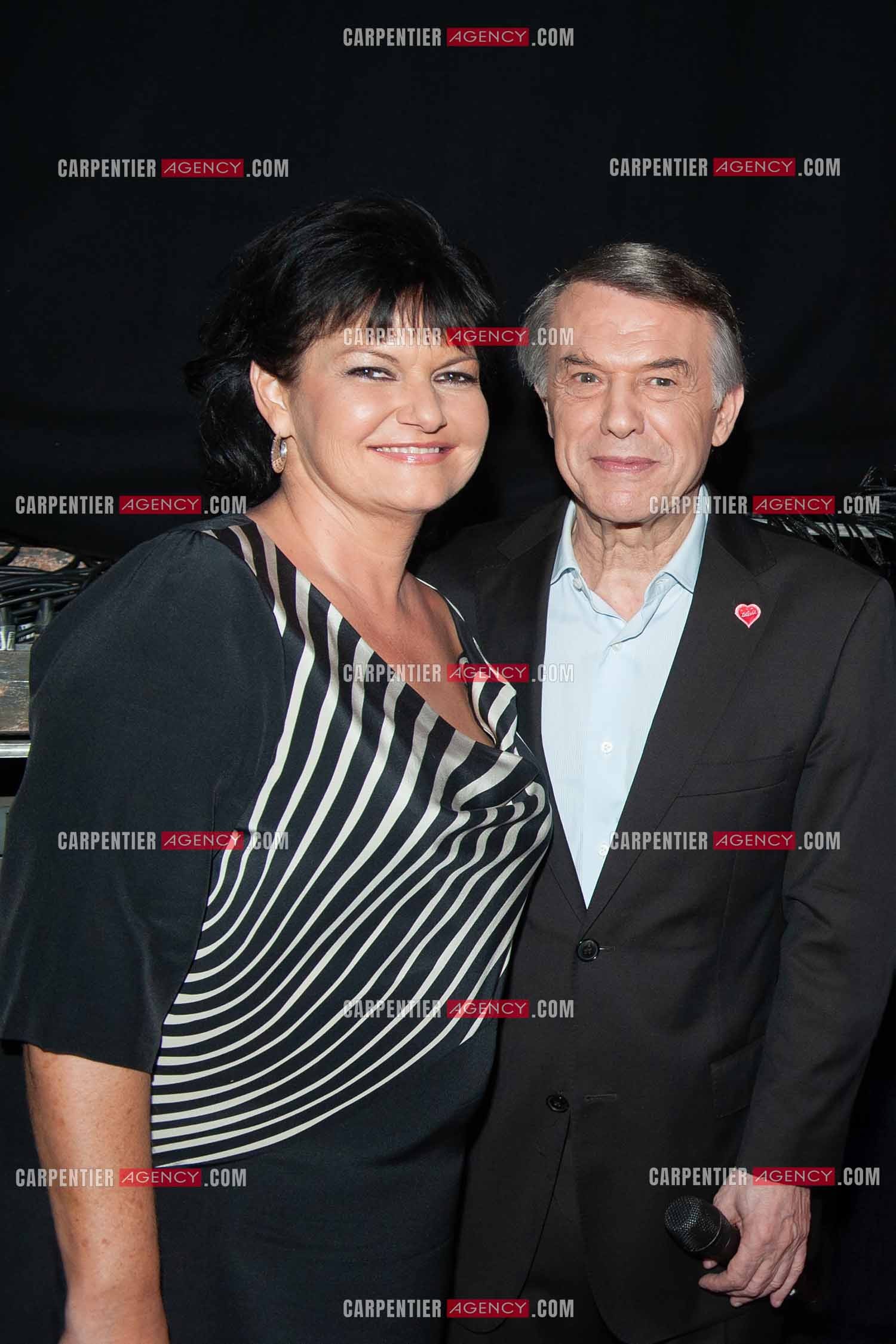 Le chanteur Salvatore Adamo et son amie la chanteuse Maurane lors du Télé Vie à Bruxelles en 2011.  ( Exclusif )