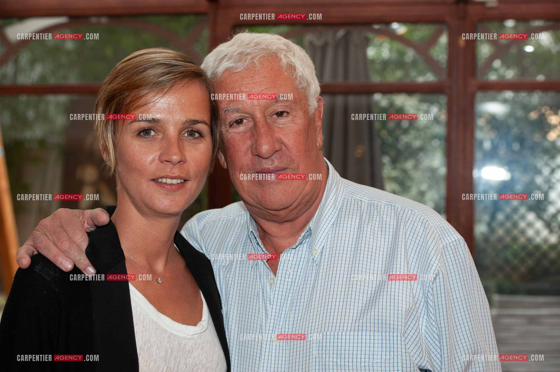 L'animateur Stéphane Collaro chez lui à la Porte de St Cloud. Stéphane et sa fiancée Stéphanie. ( Exclusif )