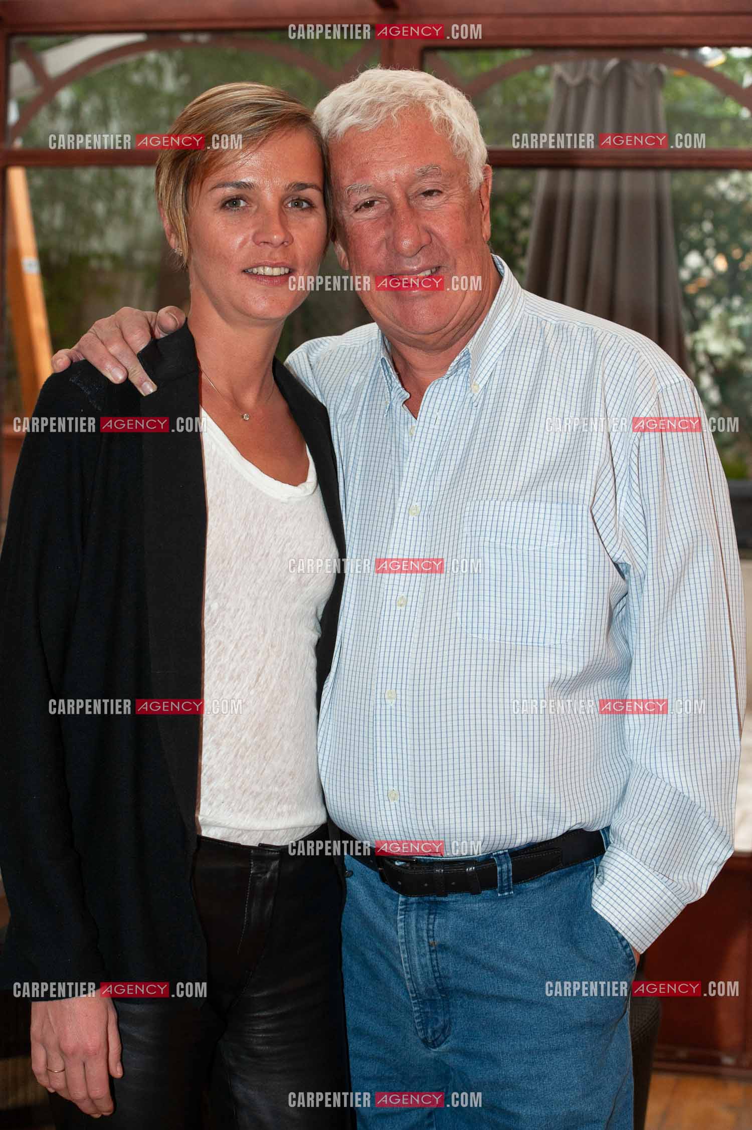 L'animateur Stéphane Collaro chez lui à la Porte de St Cloud. Stéphane et sa fiancée Stéphanie. ( Exclusif )