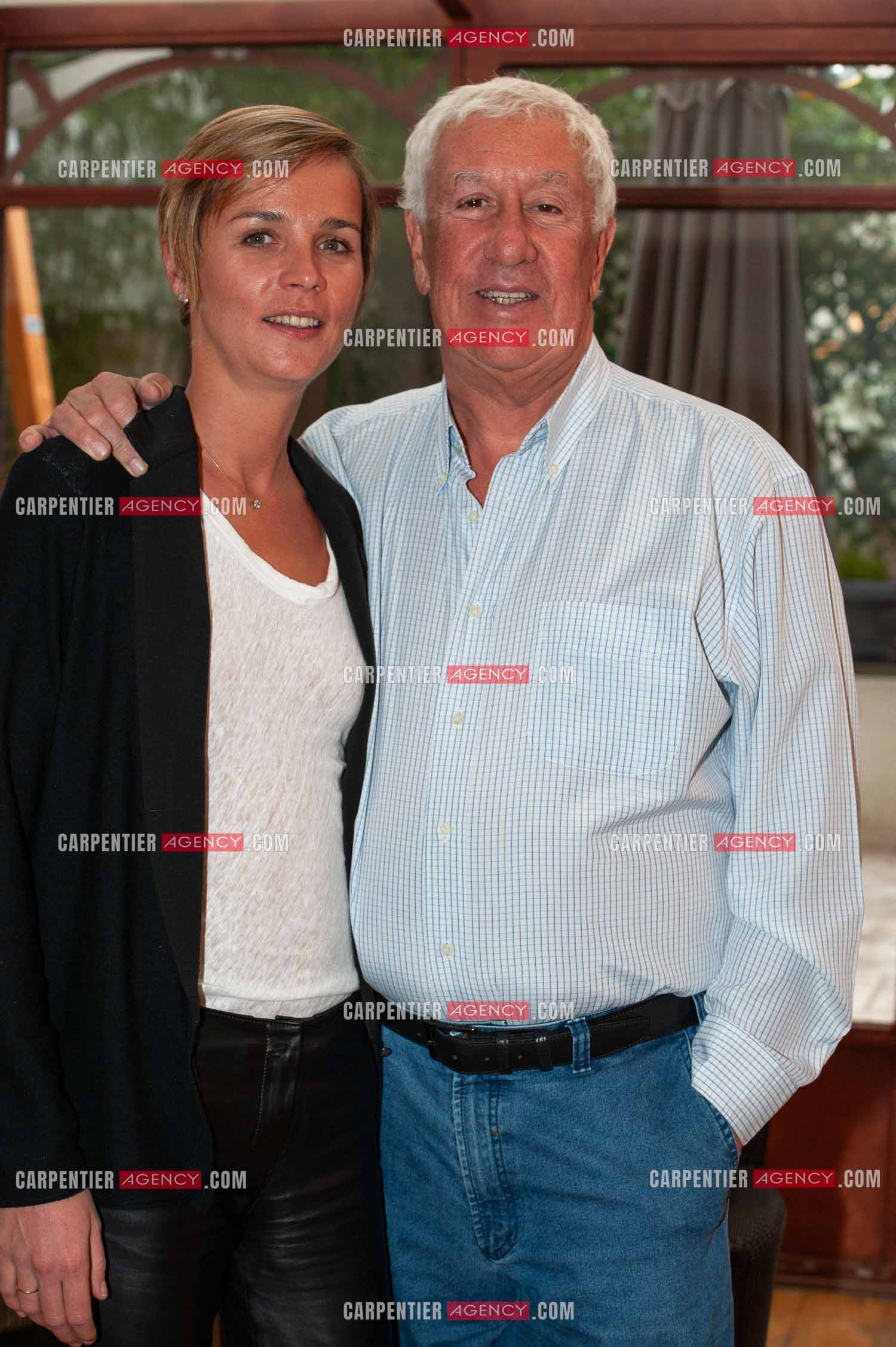 L'animateur Stéphane Collaro chez lui à la Porte de St Cloud. Stéphane et sa fiancée Stéphanie. ( Exclusif )