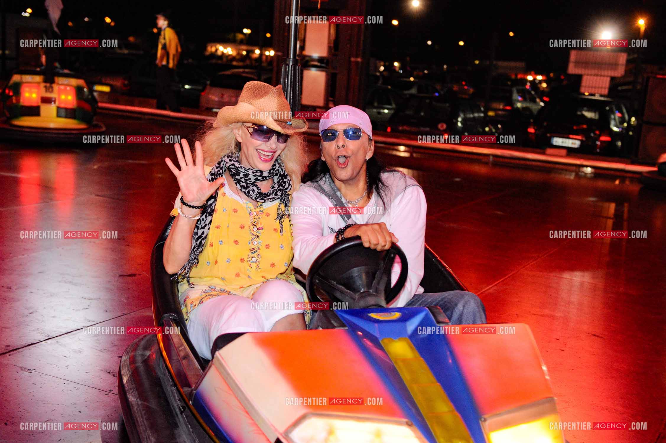 Le chanteur Shake et sa femme Milena chez leurs amis forains à Palavas.      ( Exclusif )