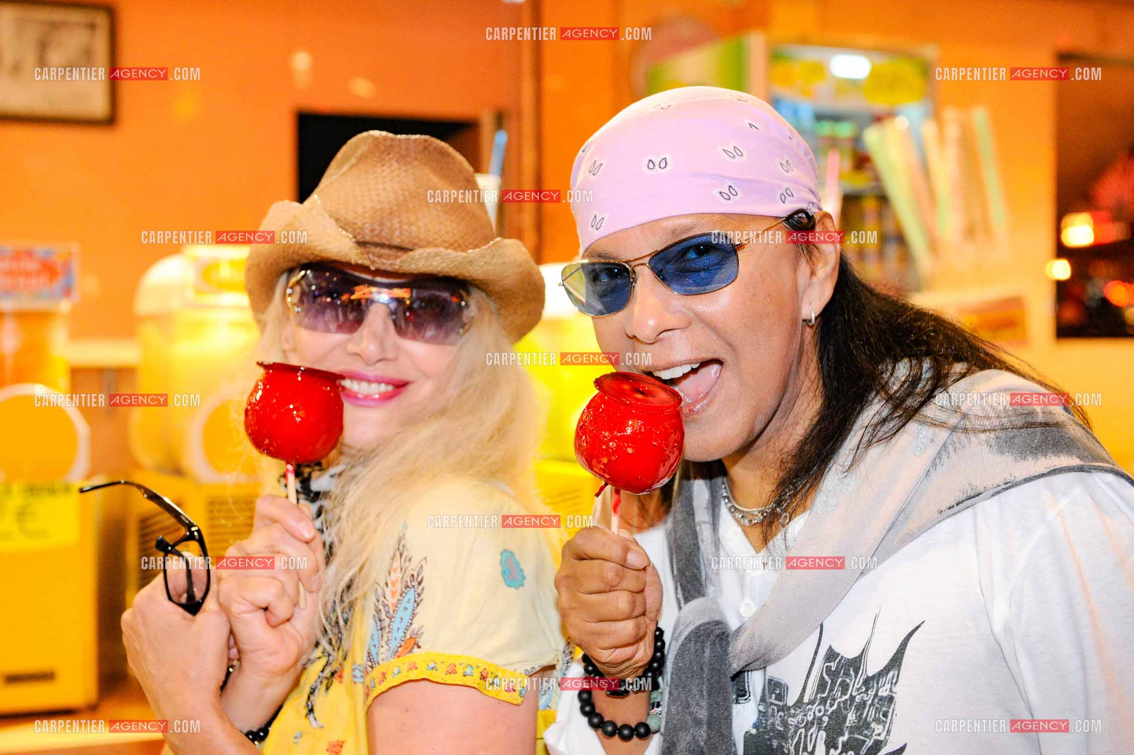 Le chanteur Shake et sa femme Milena chez leurs amis forains à Palavas.      ( Exclusif )