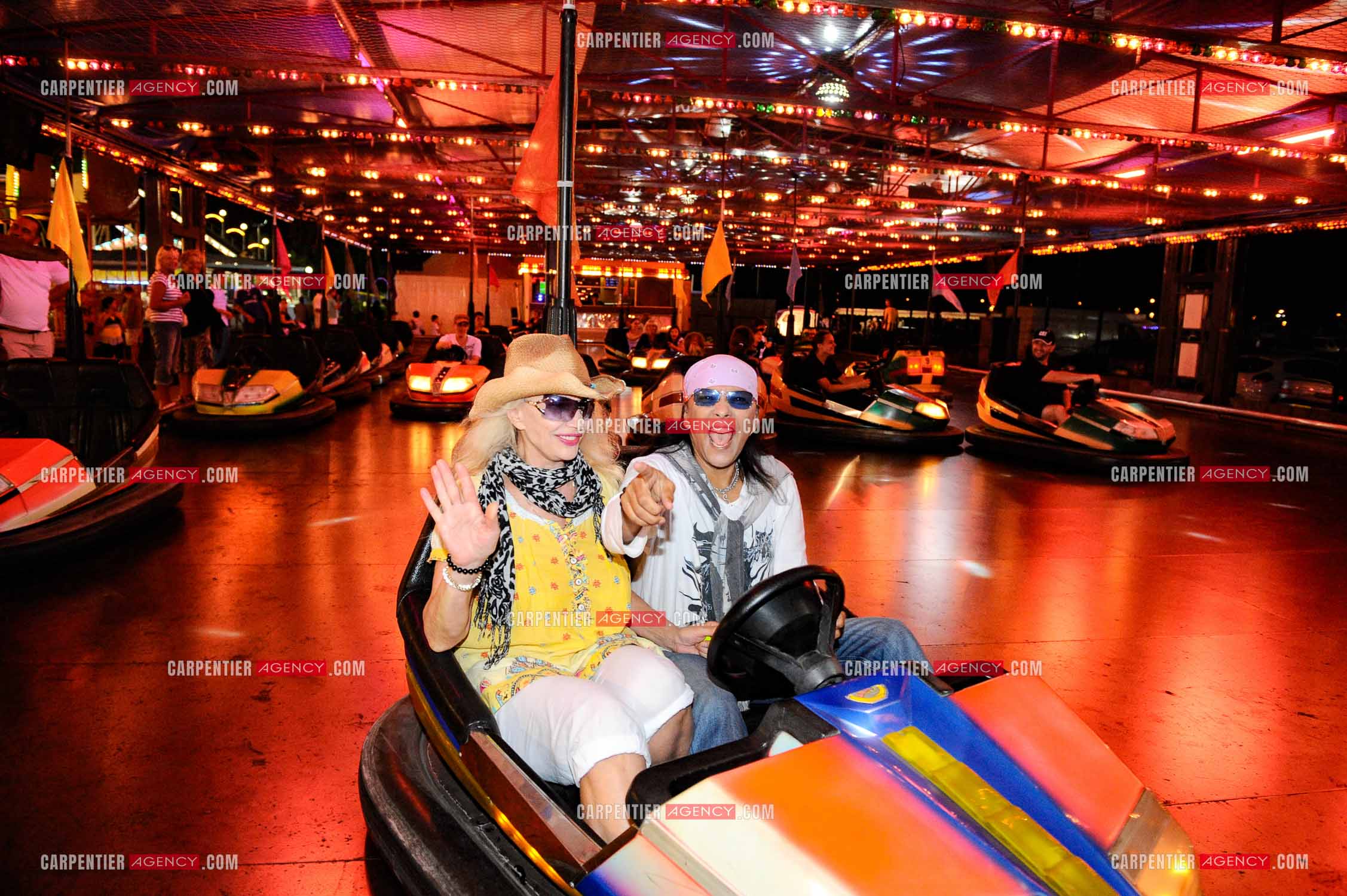 Le chanteur Shake et sa femme Milena chez leurs amis forains à Palavas.      ( Exclusif )