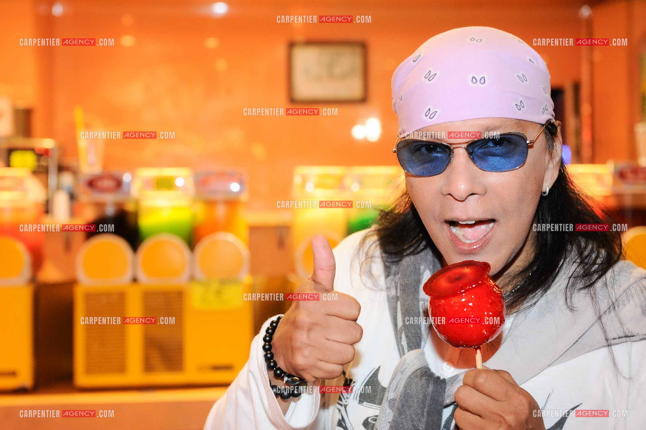 Le chanteur Shake et sa femme Milena chez leurs amis forains à Palavas.      ( Exclusif )