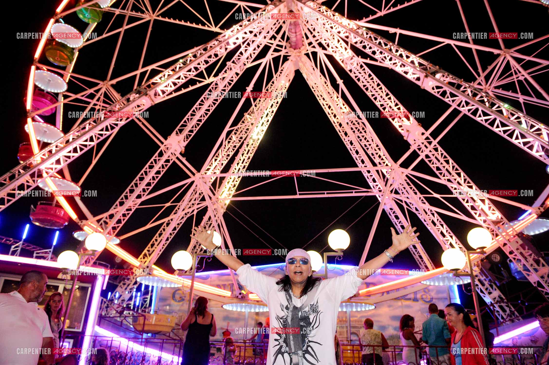 Le chanteur Shake et sa femme Milena chez leurs amis forains à Palavas.      ( Exclusif )