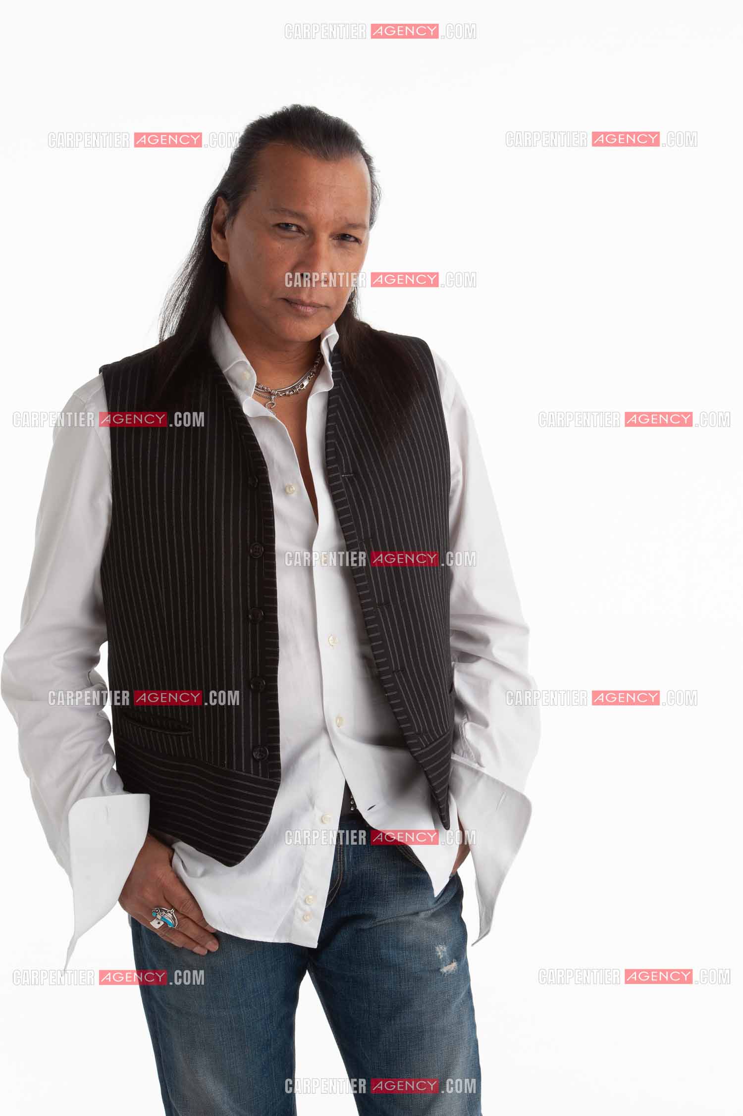 Le chanteur Shake en studio photo pour la création de son album ses affiches et sa communication presse.     ( Exclusif )