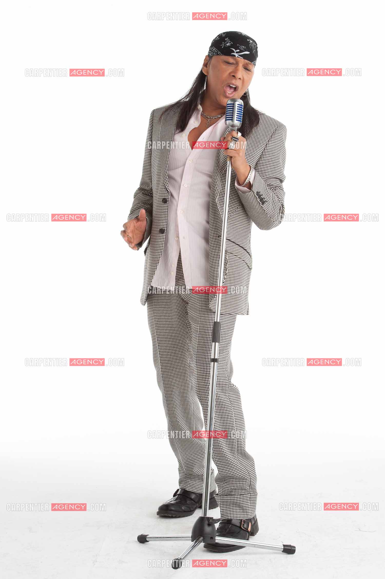 Le chanteur Shake en studio photo pour la création de son album ses affiches et sa communication presse.     ( Exclusif )