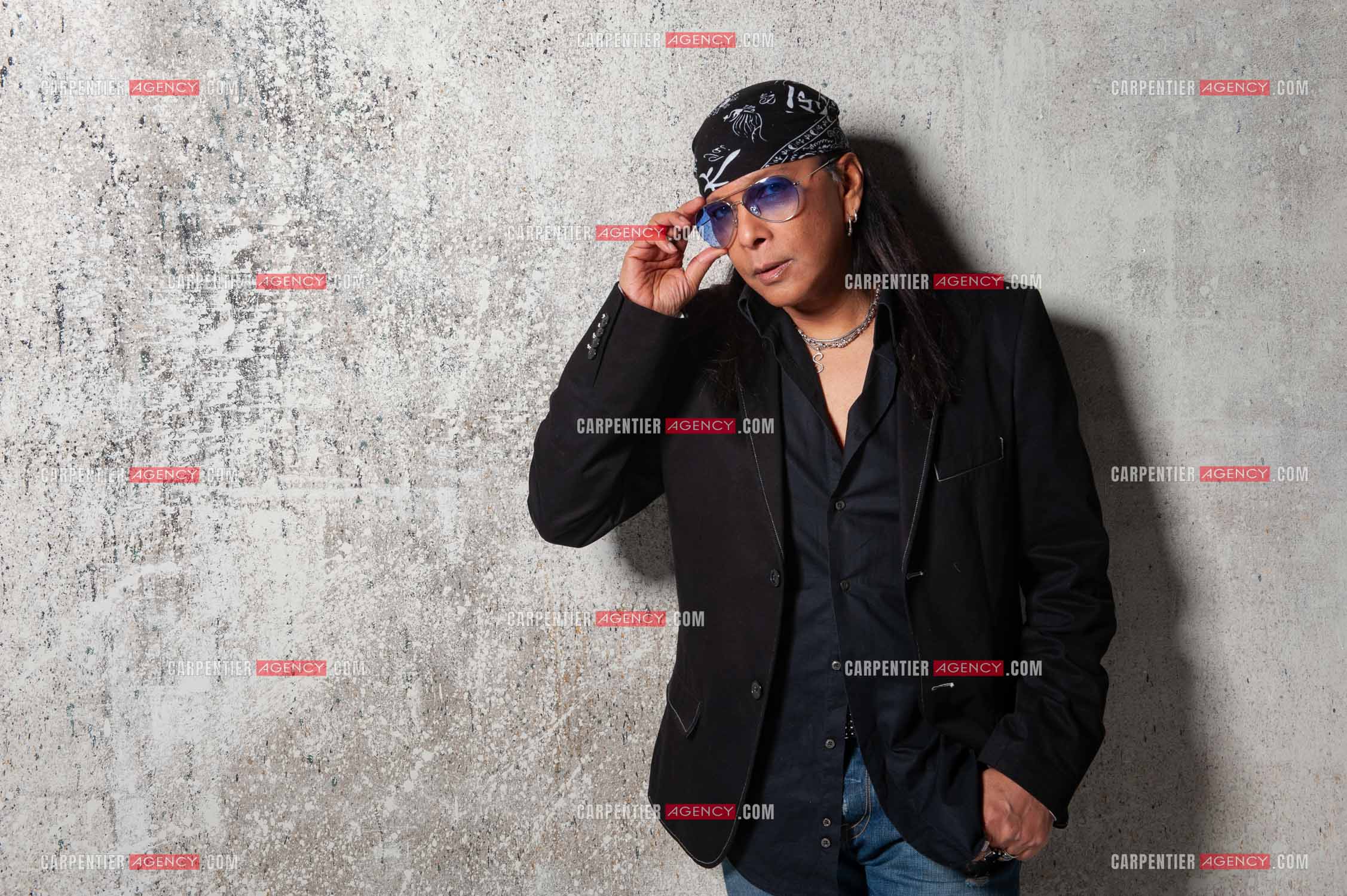 Le chanteur Shake en studio photo pour la création de son album ses affiches et sa communication presse.     ( Exclusif )