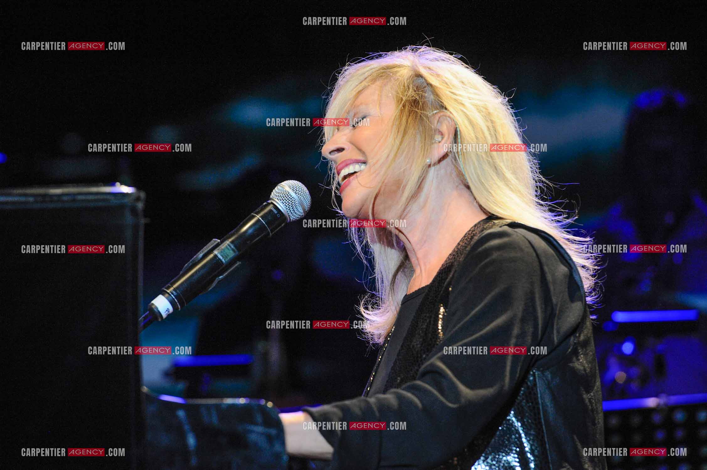 La chanteuse Véronique Sanson en concert a Alès.