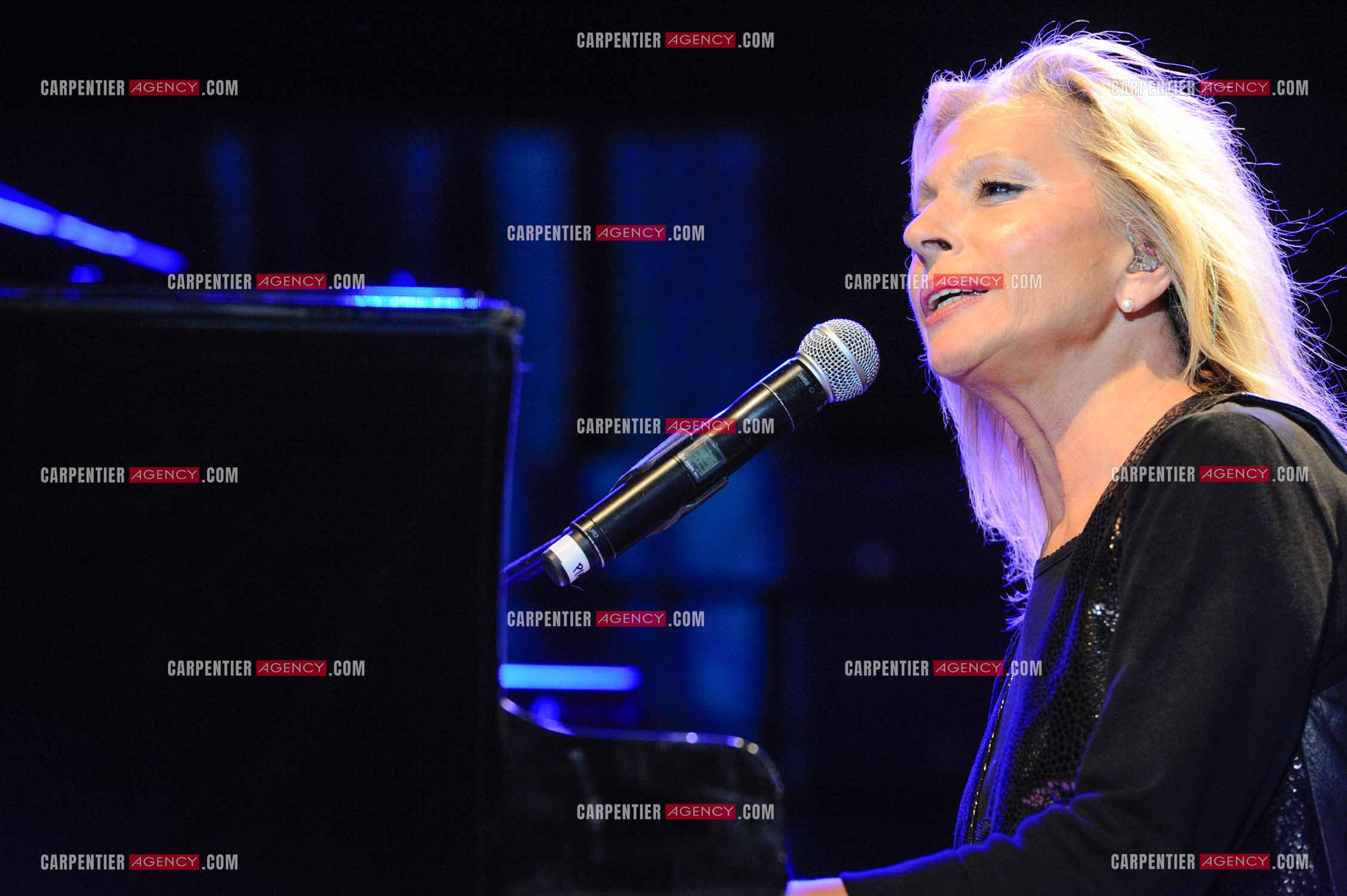 La chanteuse Véronique Sanson en concert a Alès.