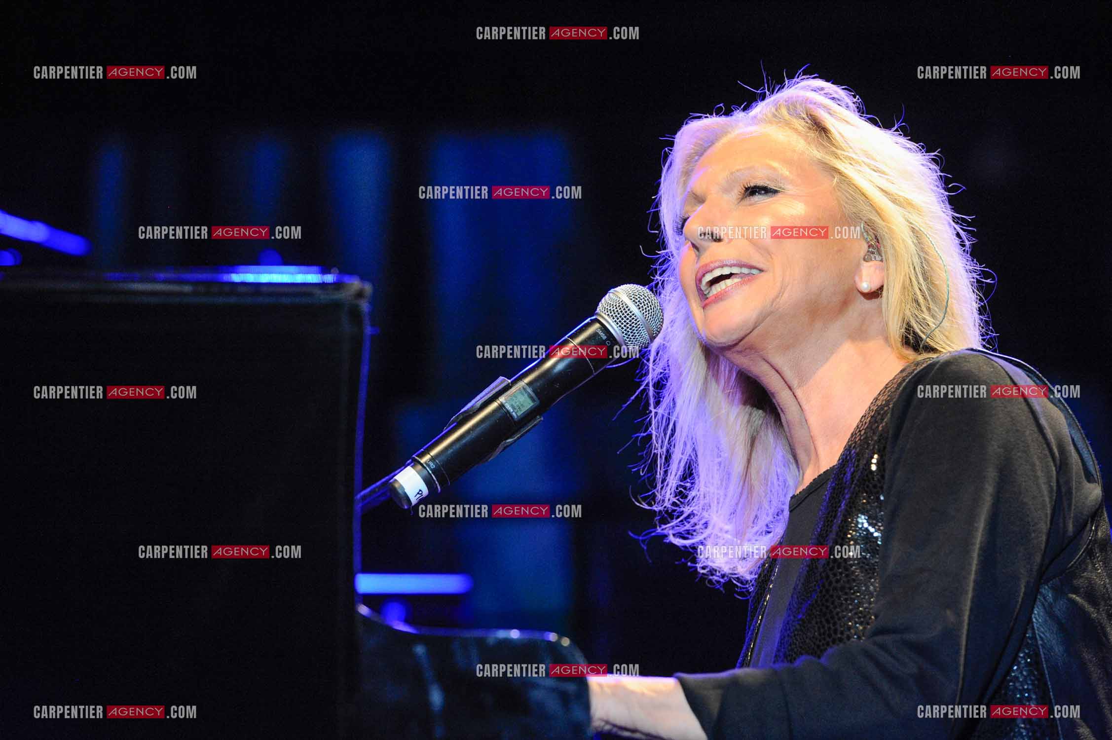 La chanteuse Véronique Sanson en concert a Alès.