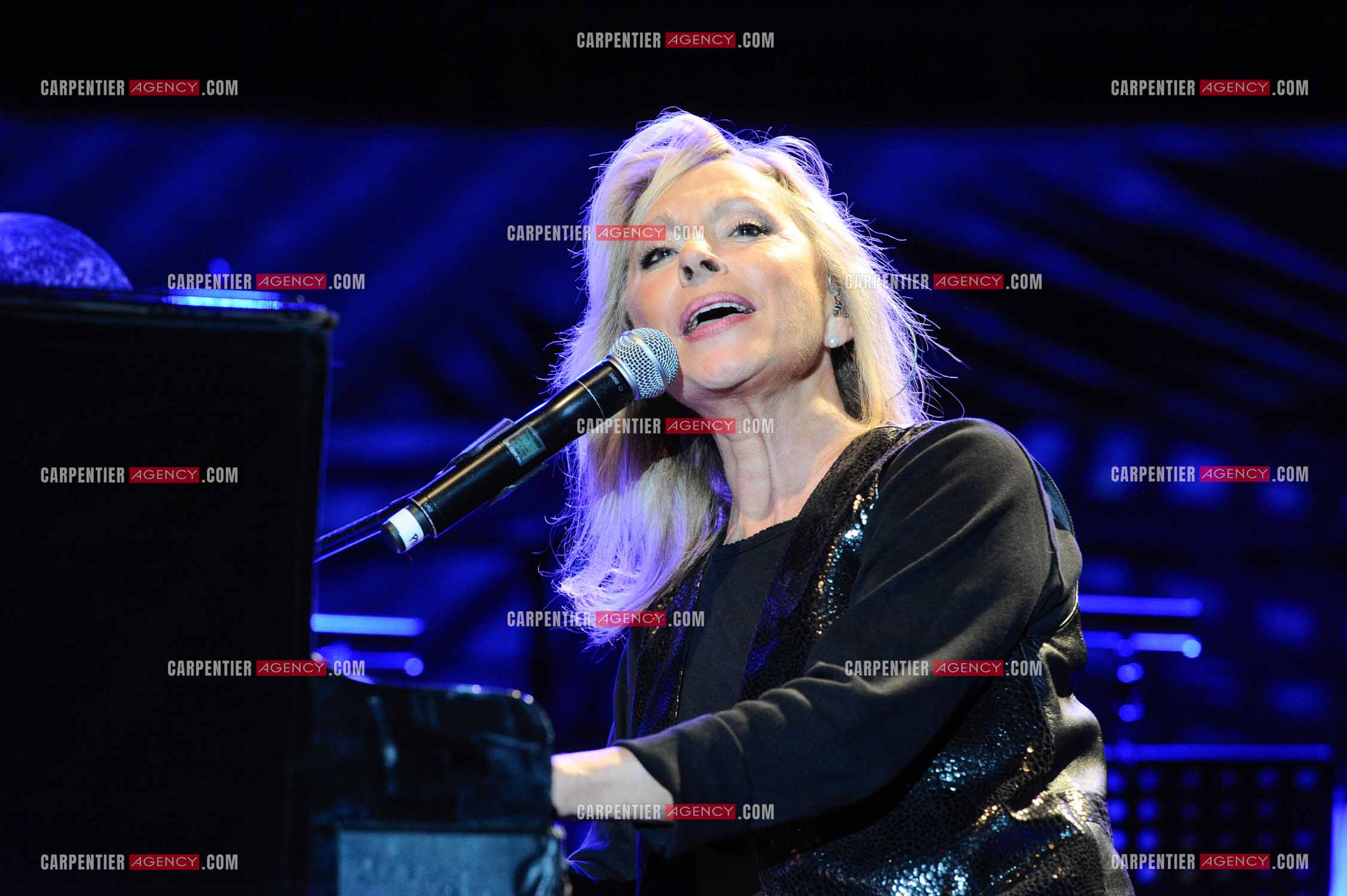 La chanteuse Véronique Sanson en concert a Alès.