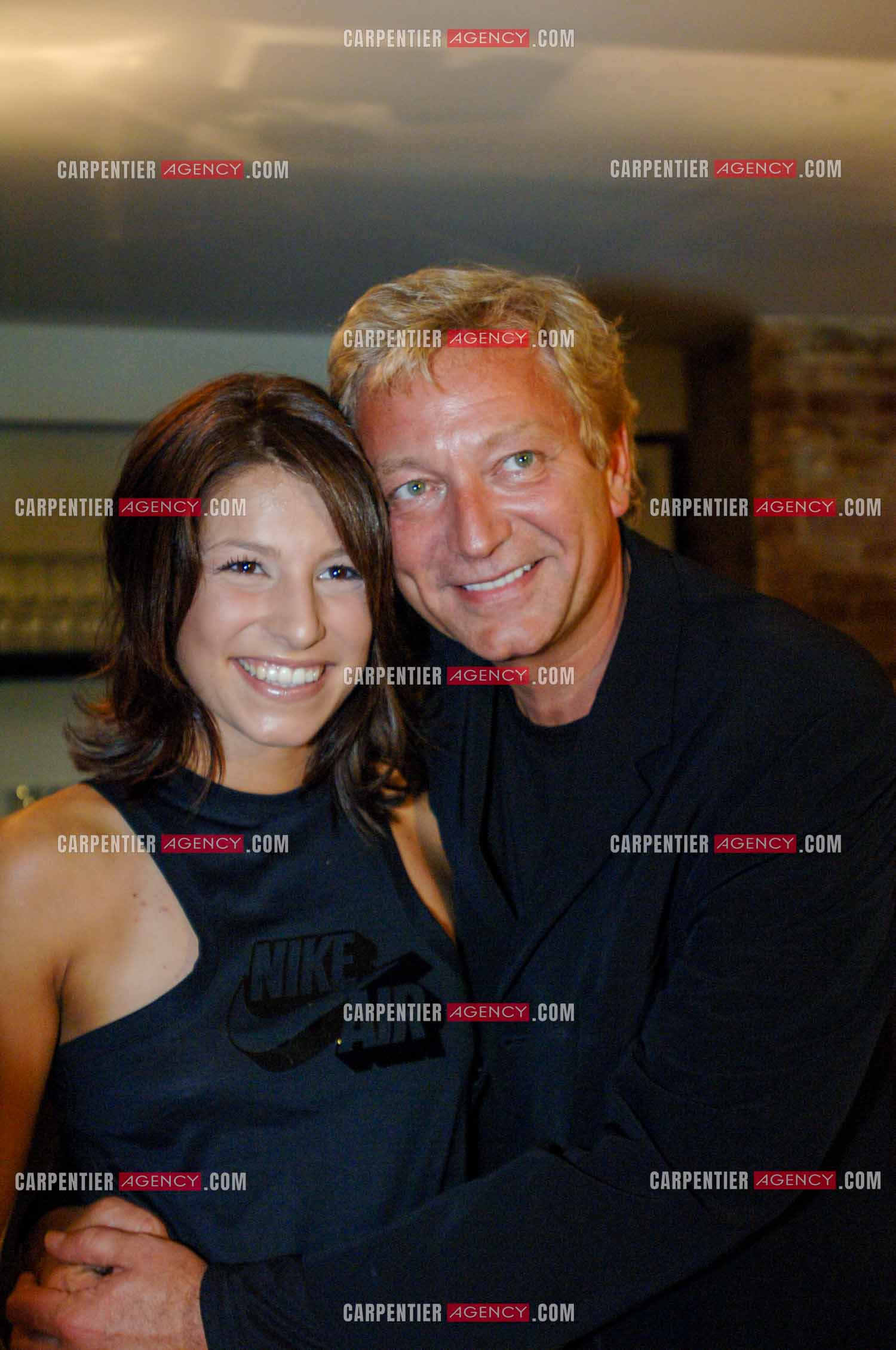 Laury Thilleman se présente comme mannequin chez Elite France pour le concours " ELITE MODEL LOOK 2005 “. Début du concours animé par Laurent Boyer.         ( Exclusif ) " ELITE MODEL LOOK 2005 “.  Laury et Laurent Boyer.        ( Exclusif )