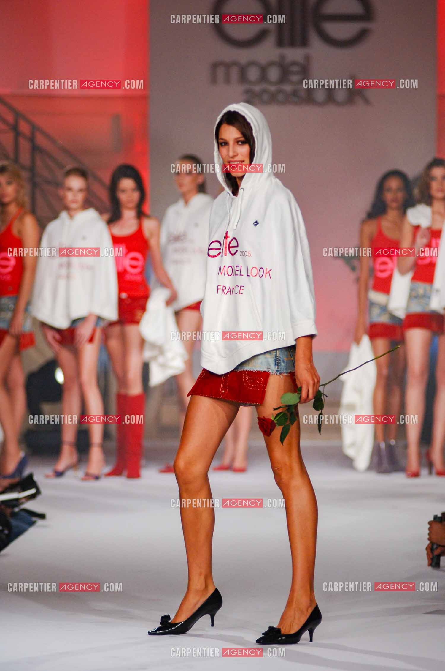 Laury Thilleman se présente comme mannequin chez Elite France pour le concours " ELITE MODEL LOOK 2005 “ se produisant à l'hôtel Ritz de Paris.          ( Exclusif )