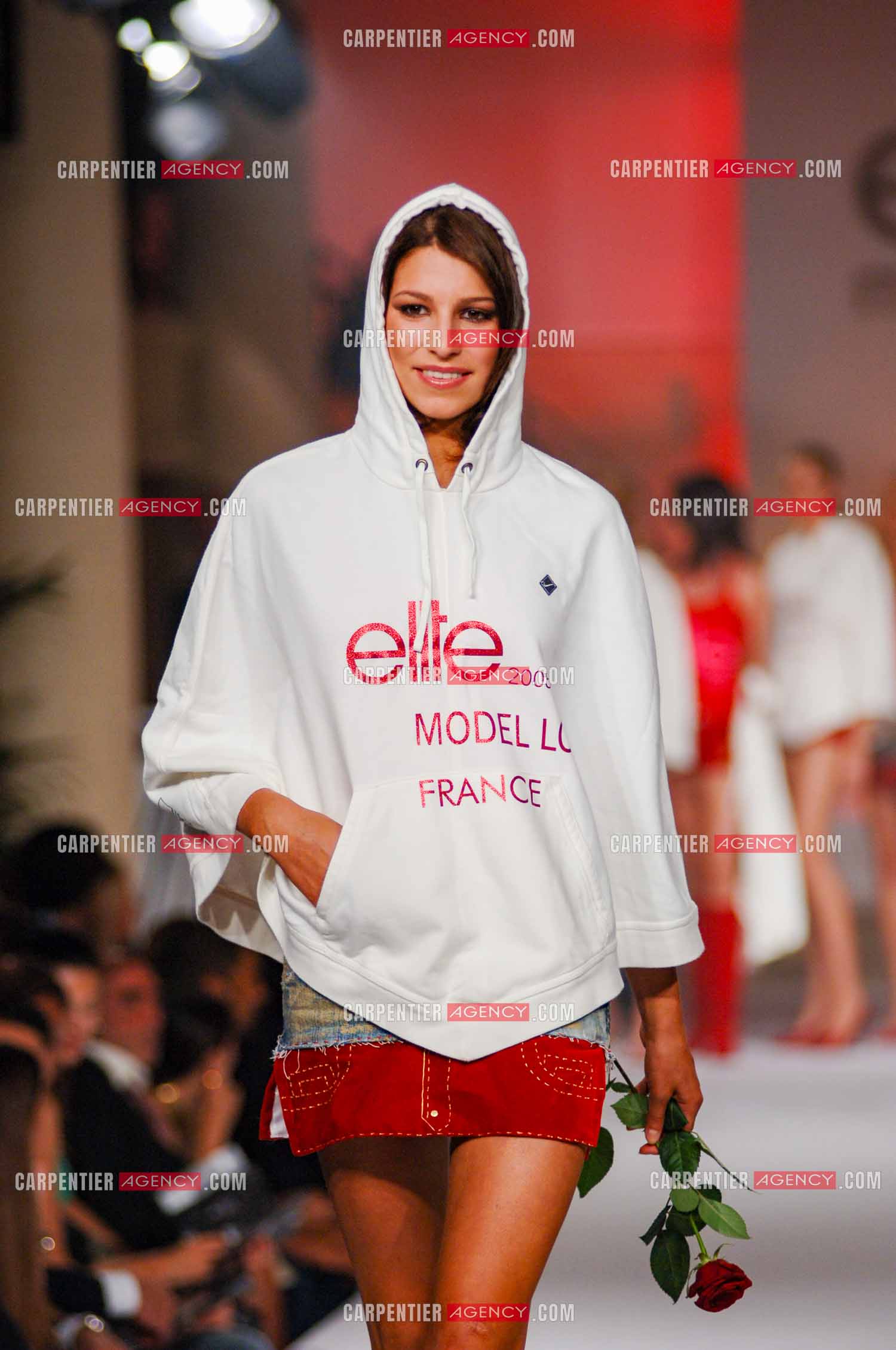 Laury Thilleman se présente comme mannequin chez Elite France pour le concours " ELITE MODEL LOOK 2005 “ se produisant à l'hôtel Ritz de Paris.          ( Exclusif )