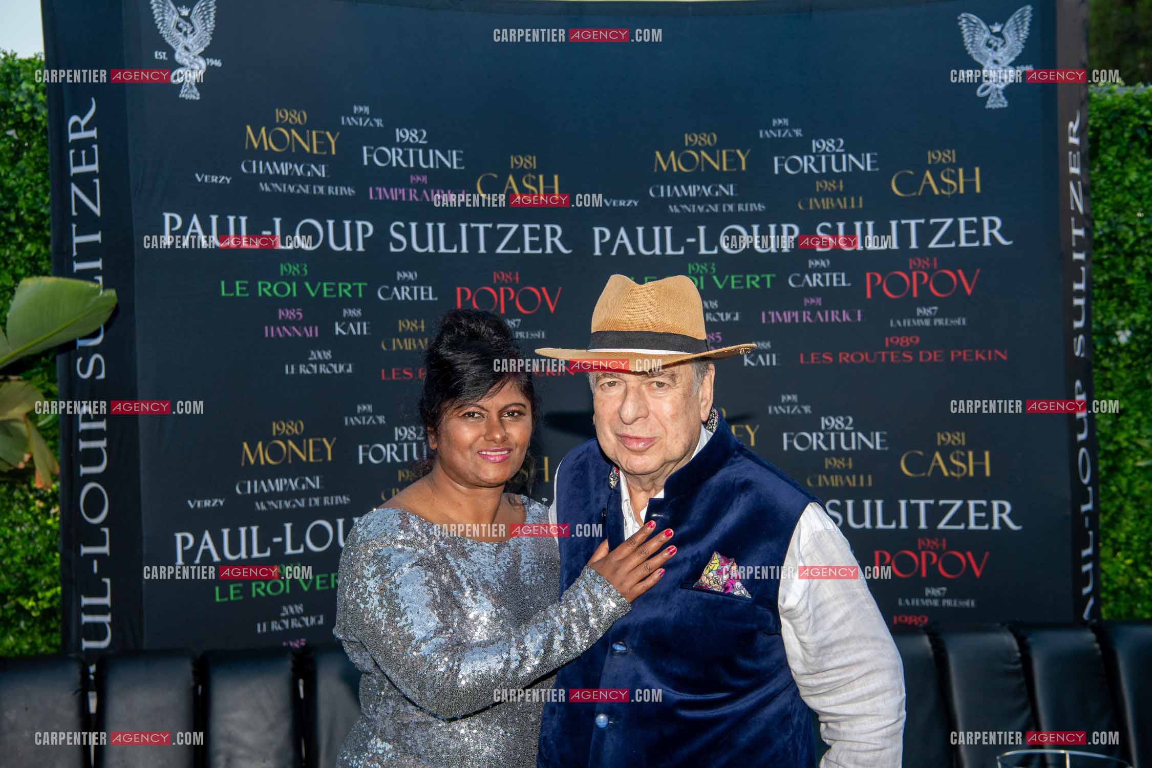 Paul-Loup Sulitzer fête ses 74 ans avec sa compagne  Supriya Answya Devi Rathoar au VIP de St Tropez entouré de tous ses proches. ( Exclusif )