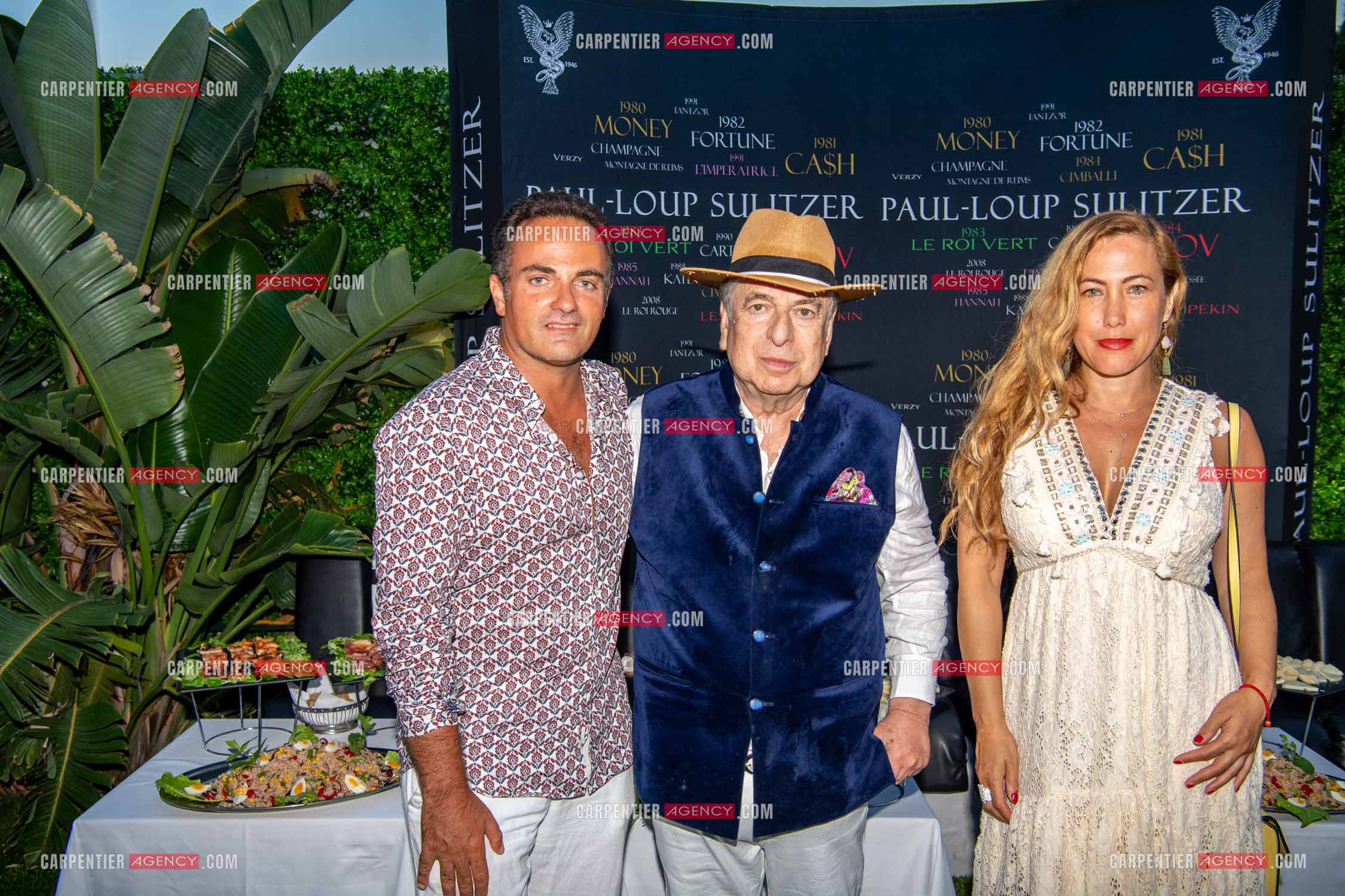 Paul-Loup Sulitzer fête ses 74 ans au VIP de St Tropez entouré de tous ses proches. ci, avec Laurent Amar et l'actrice Myriam Charleins. ( Exclusif )