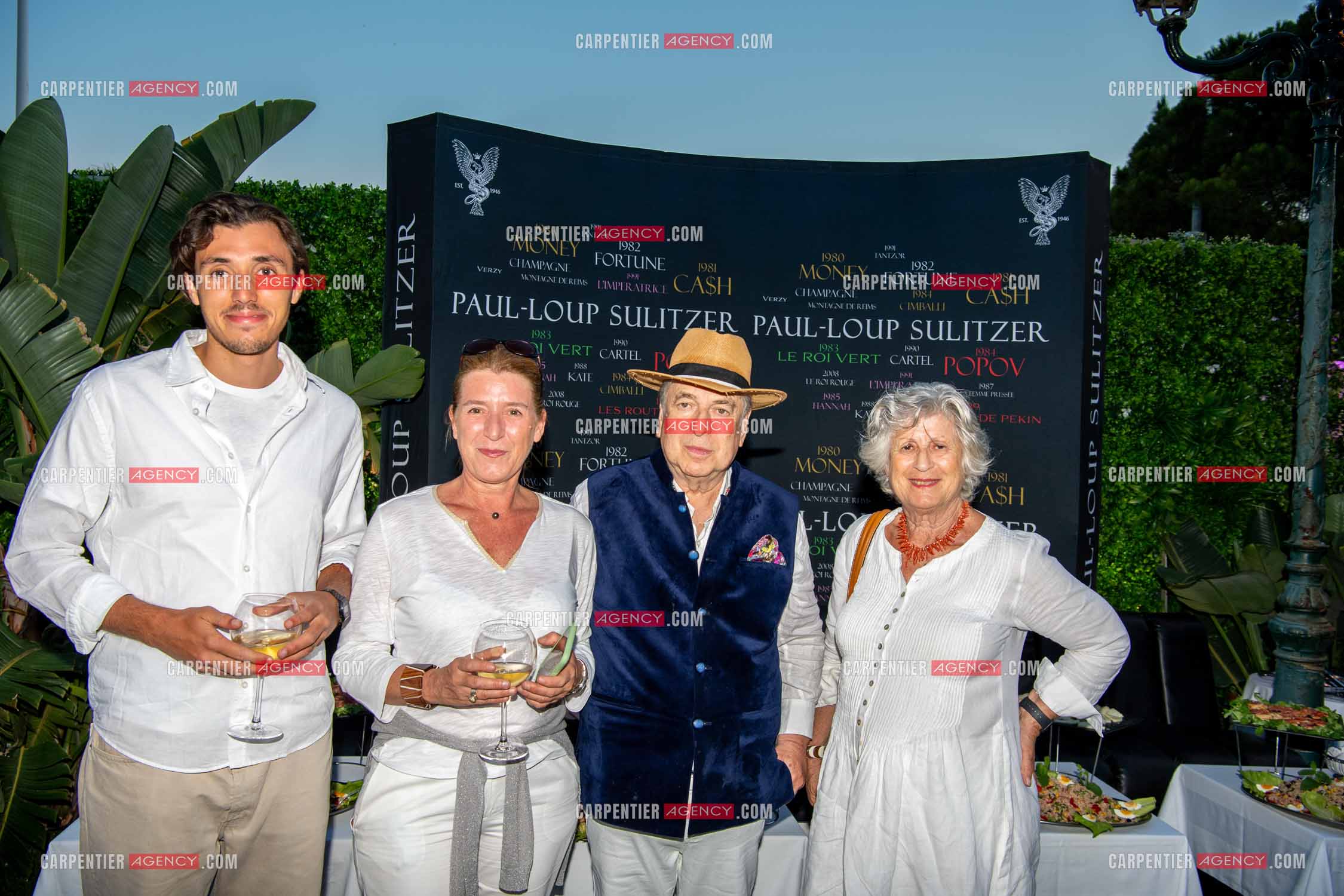 Paul-Loup Sulitzer fête ses 74 ans au VIP de St Tropez entouré de tous ses proches. Ici, avec la famille Sulitzer.  ( Exclusif )
