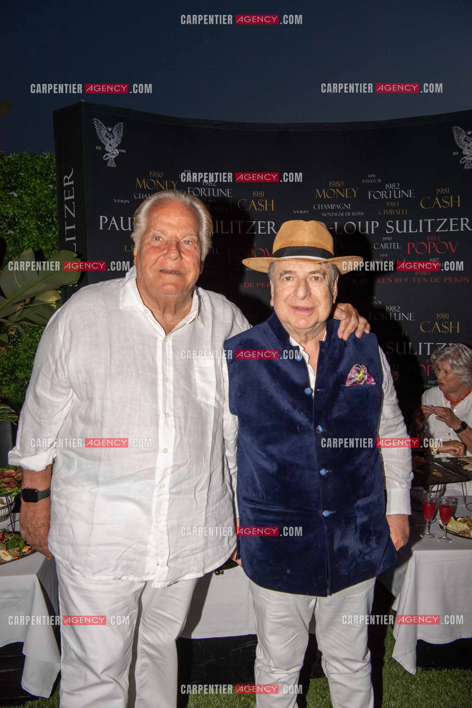 Paul-Loup Sulitzer fête ses 74 ans au VIP de St Tropez entouré de tous ses proches. Ici, avec son ami Massimo Gargia. ( Exclusif )