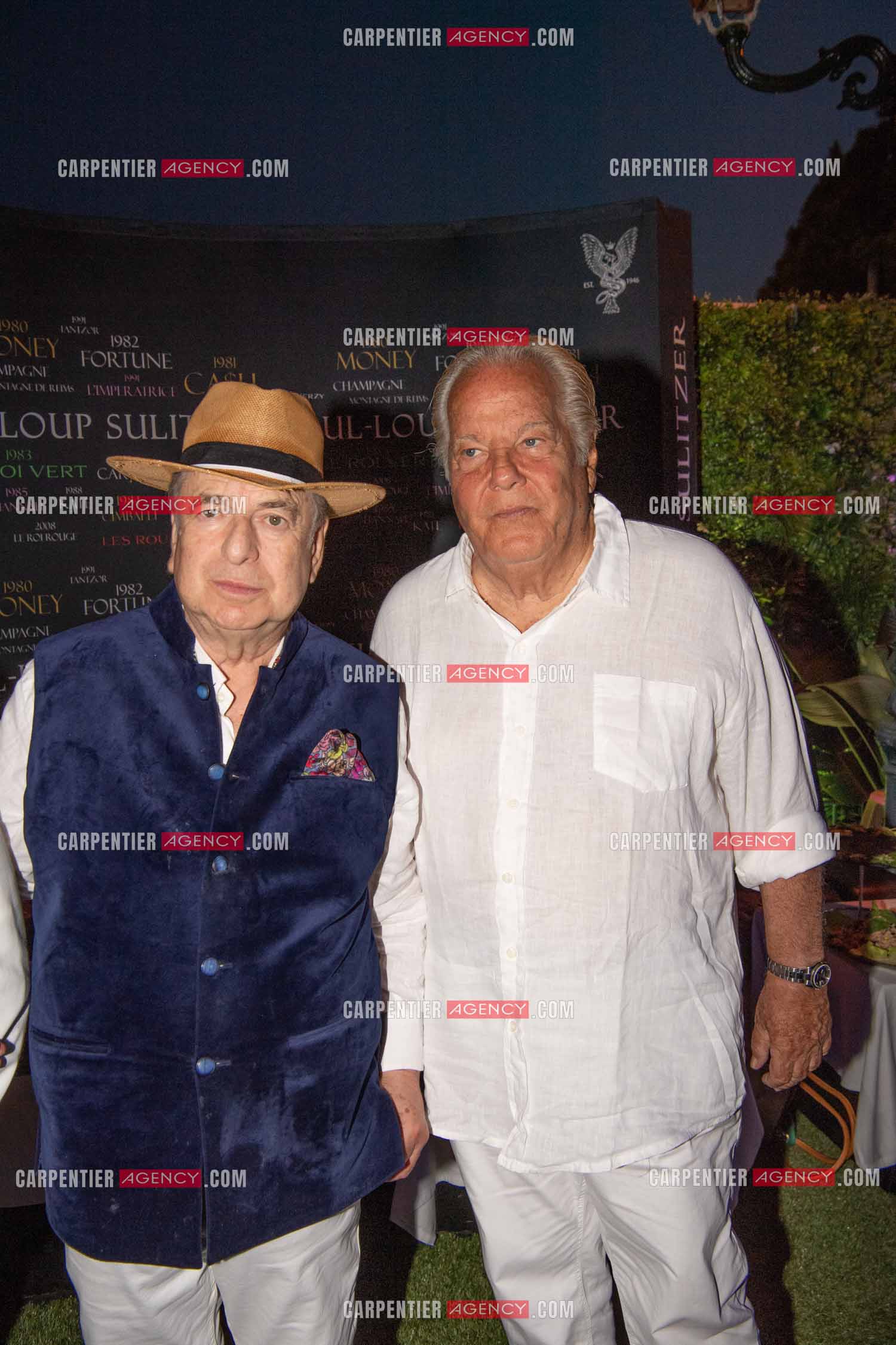 Paul-Loup Sulitzer fête ses 74 ans au VIP de St Tropez entouré de tous ses proches. Ici, avec son ami Massimo Gargia. ( Exclusif )