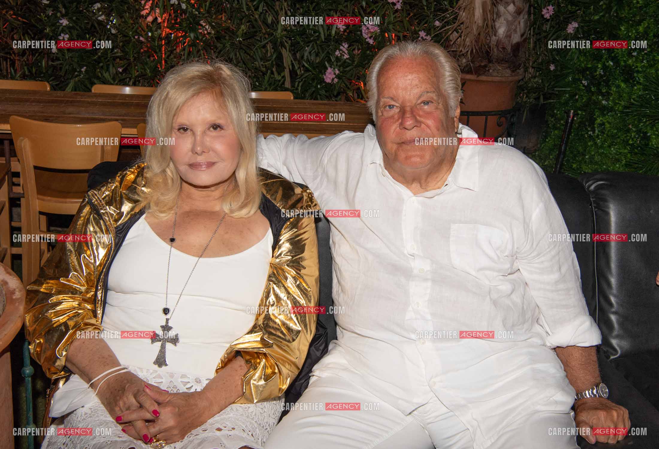 Paul-Loup Sulitzer fête ses 74 ans au VIP de St Tropez entouré de tous ses proches. Ici, Massimo Gargia et sa compagne. ( Exclusif )